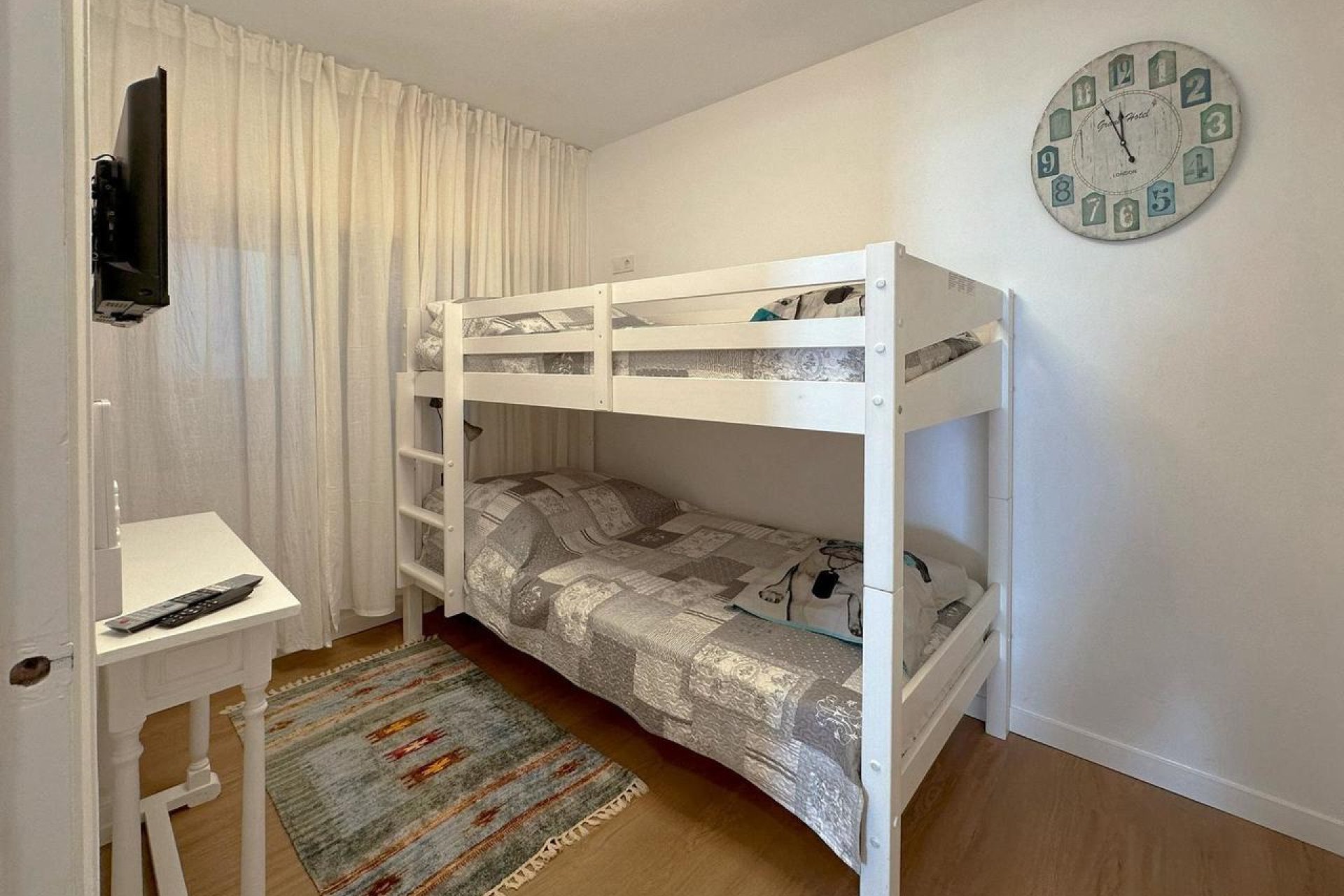 Exclusively renovated 3-bedroom apartment with ocean views in Torrevieja