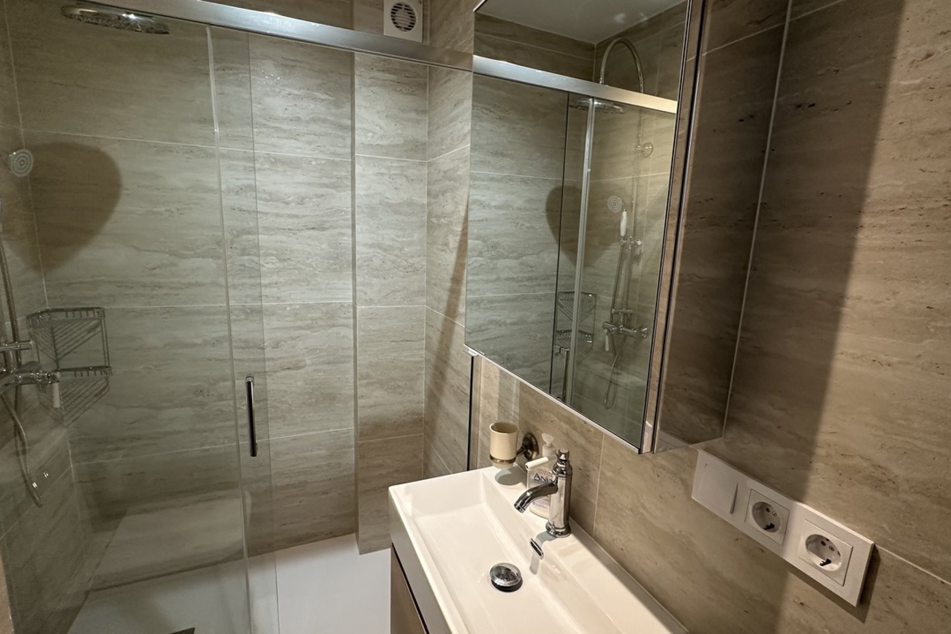 Exclusively renovated 3-bedroom apartment with ocean views in Torrevieja