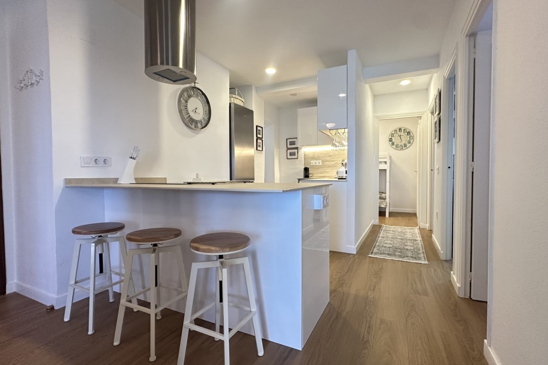 Exclusively renovated 3-bedroom apartment with ocean views in Torrevieja