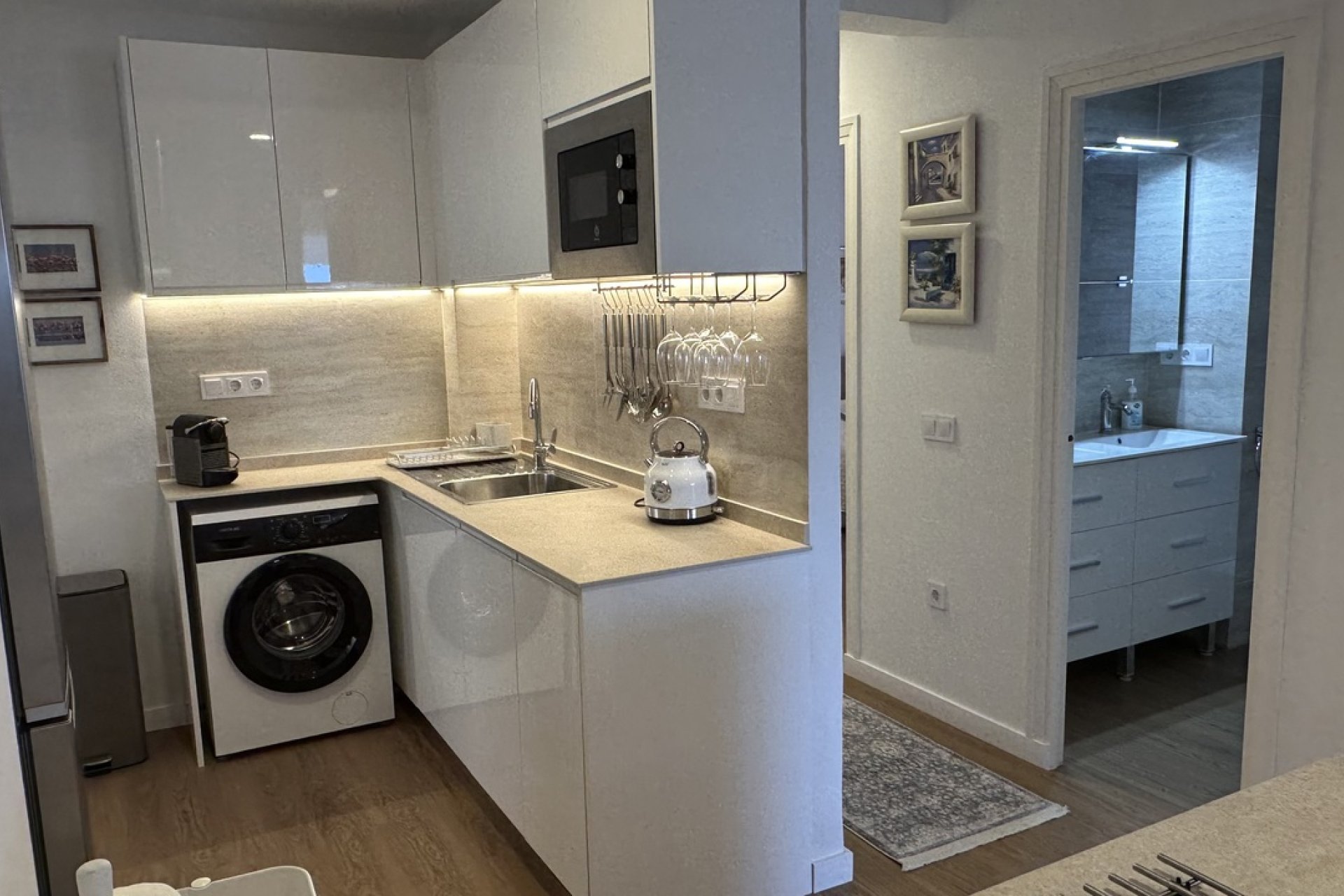 Exclusively renovated 3-bedroom apartment with ocean views in Torrevieja