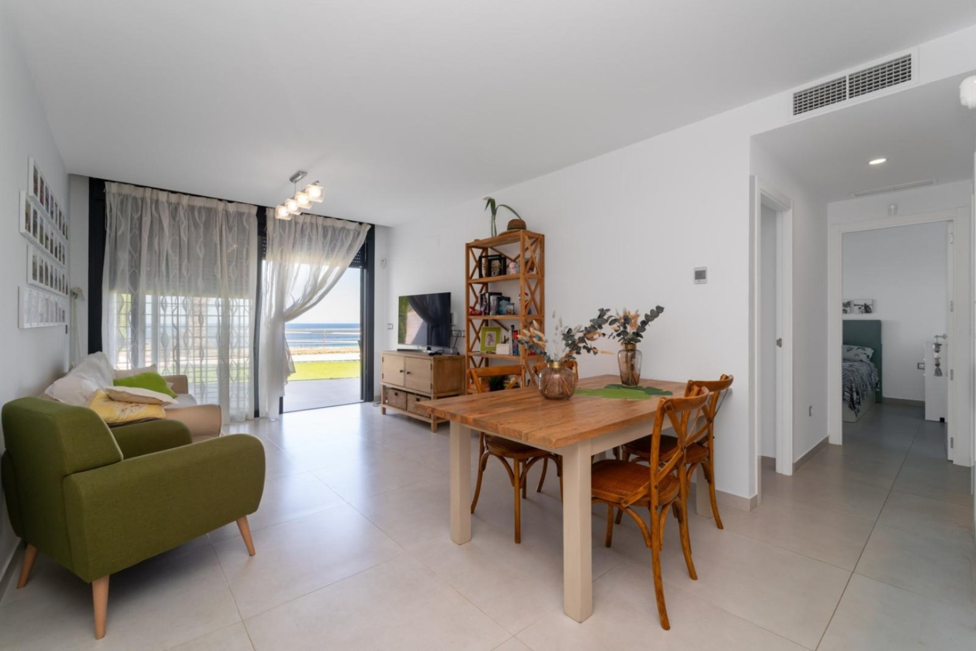 Exclusivo apartamento en Arenales del Sol con vistas al mar, jardín y piscina