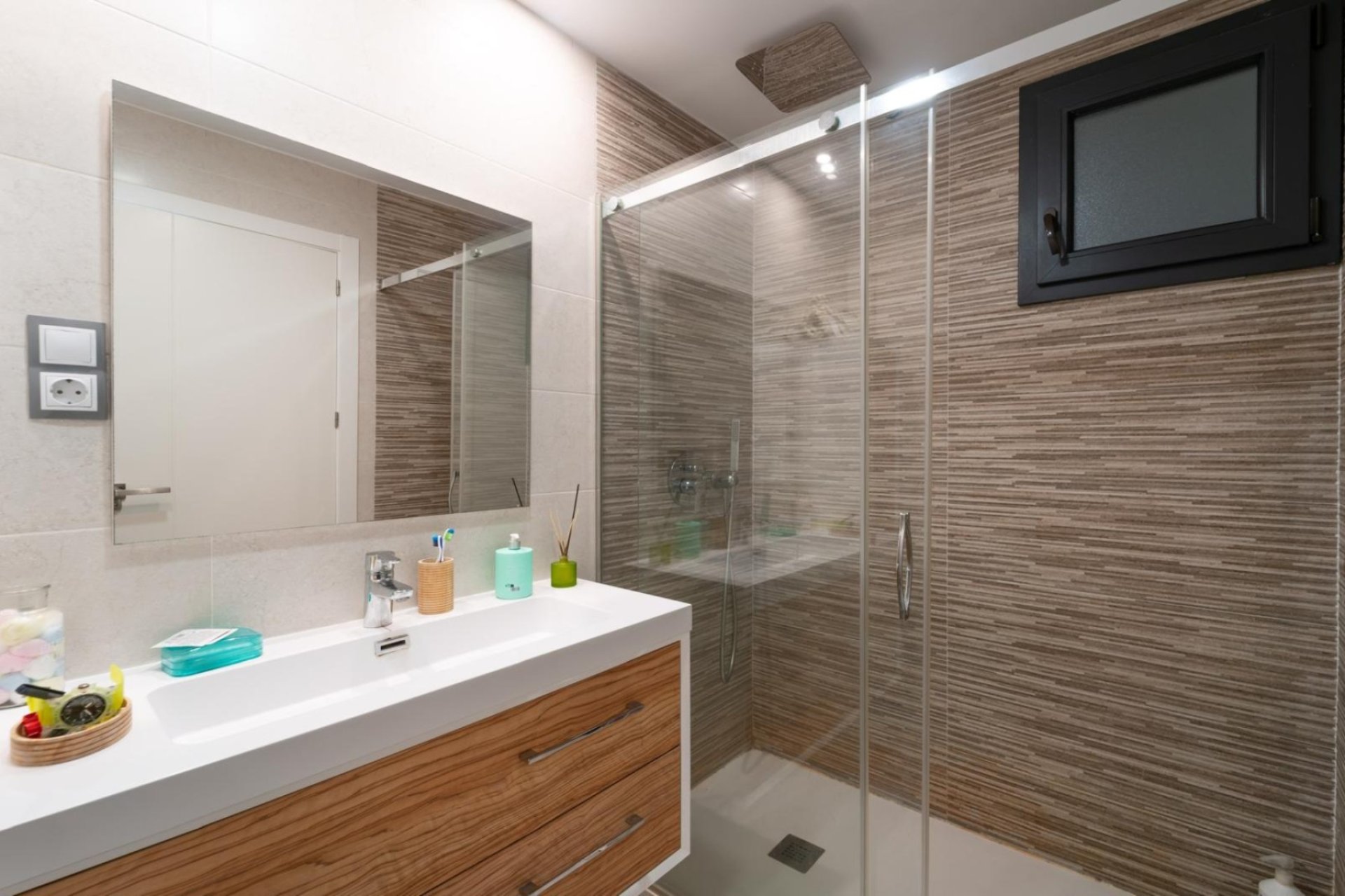 Exclusivo apartamento en Arenales del Sol con vistas al mar, jardín y piscina