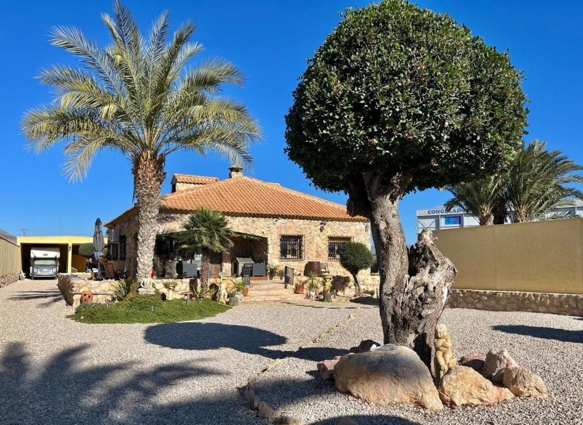 Finca con piscina privada, jacuzzi y vistas a la montaña cerca de Fortuna, Murcia
