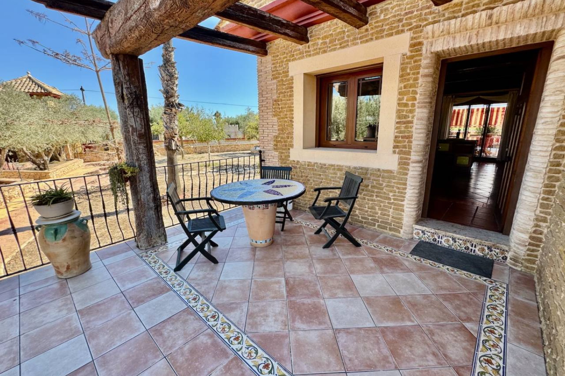 Finca exclusiva de 4 dormitorios, piscina privada y amplio jardín en Los Montesinos