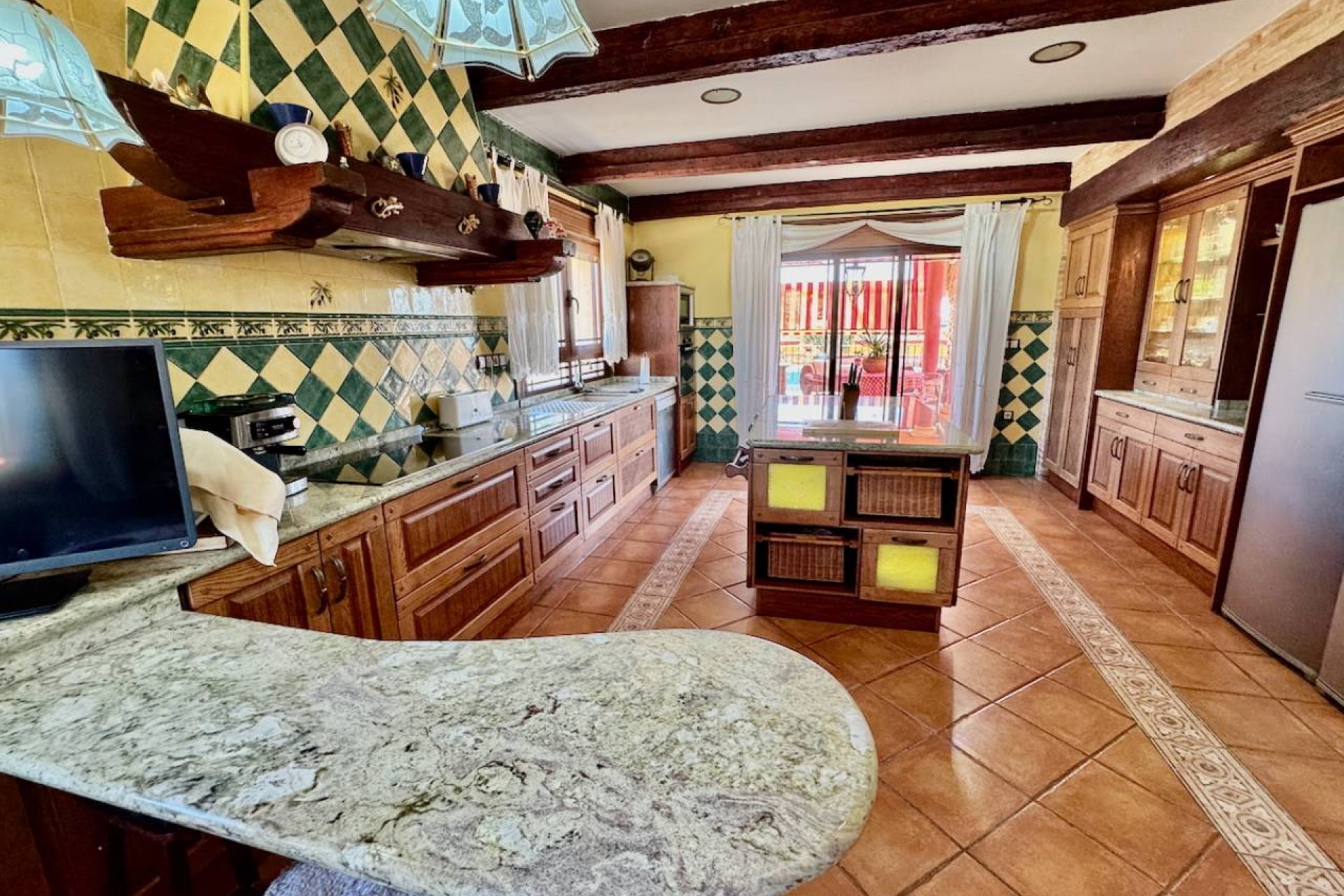 Finca exclusiva de 4 dormitorios, piscina privada y amplio jardín en Los Montesinos