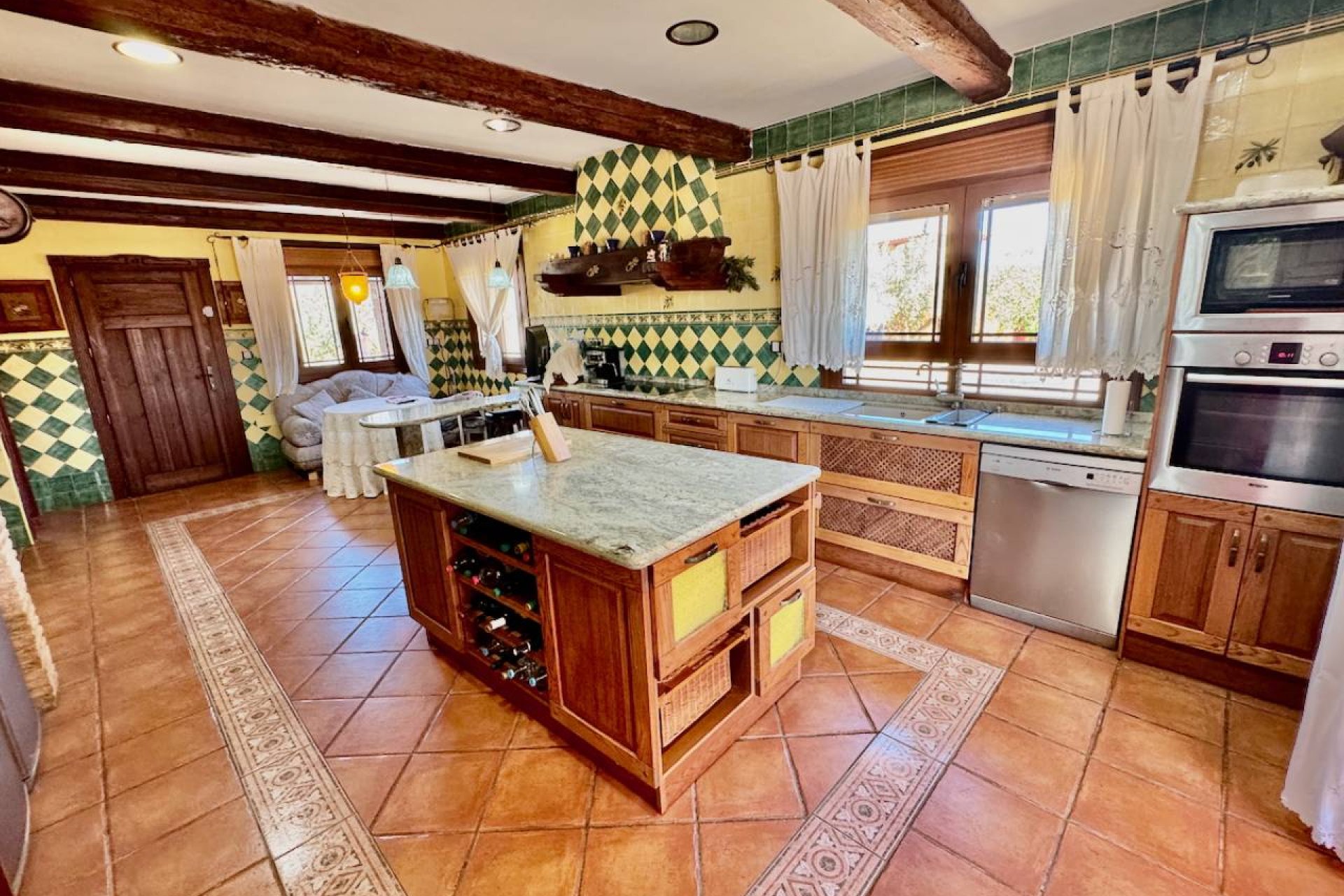 Finca exclusiva de 4 dormitorios, piscina privada y amplio jardín en Los Montesinos