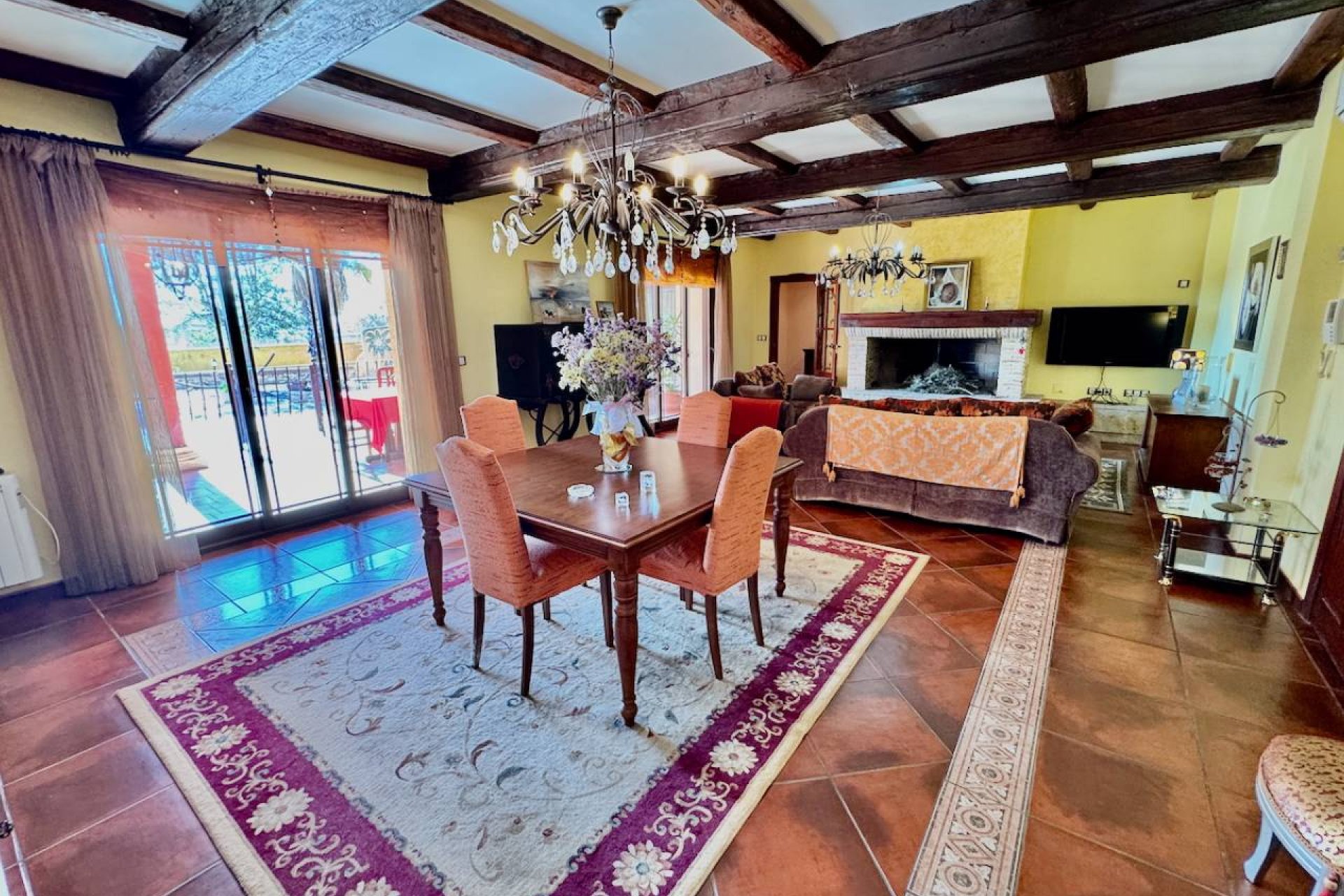 Finca exclusiva de 4 dormitorios, piscina privada y amplio jardín en Los Montesinos