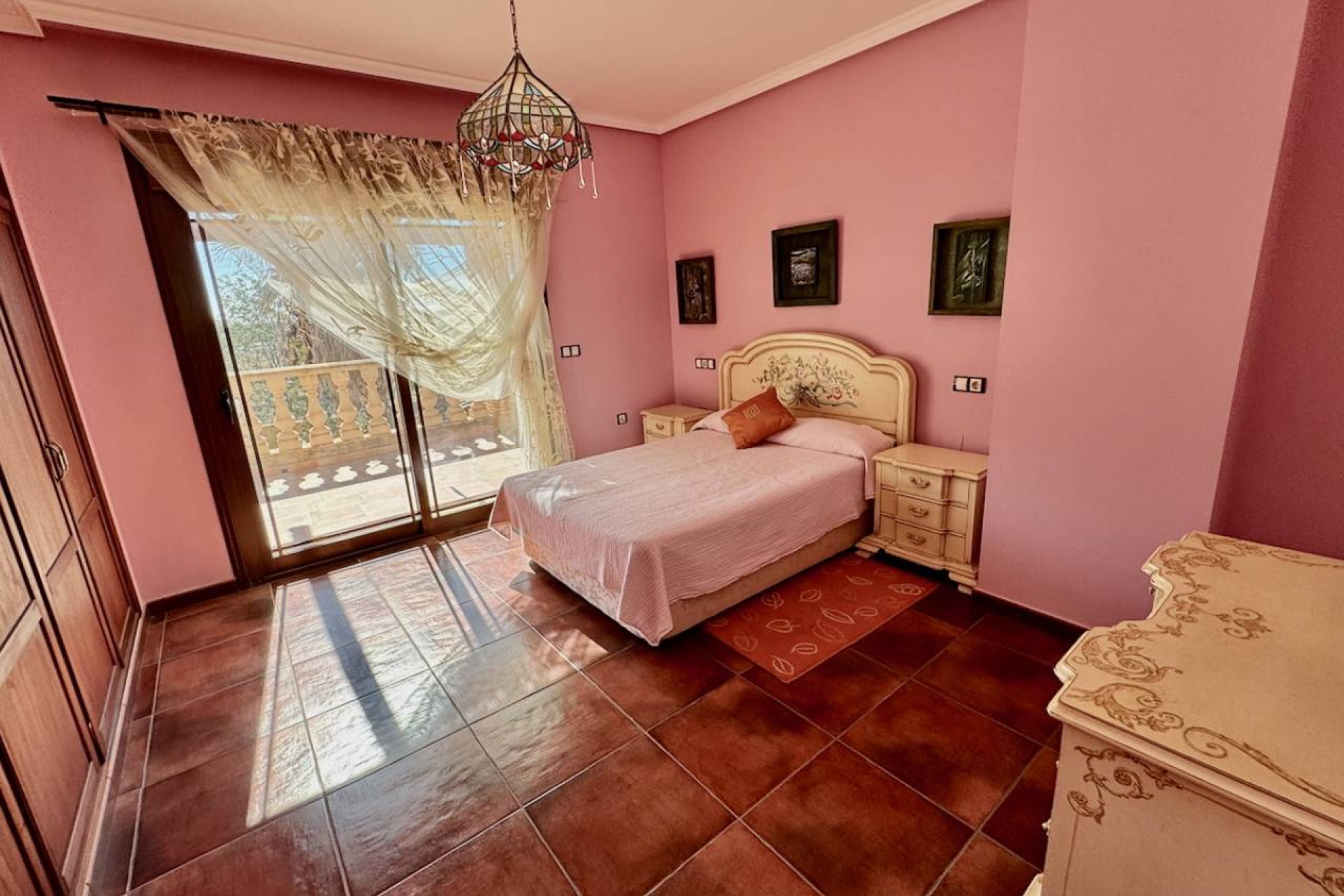 Finca exclusiva de 4 dormitorios, piscina privada y amplio jardín en Los Montesinos