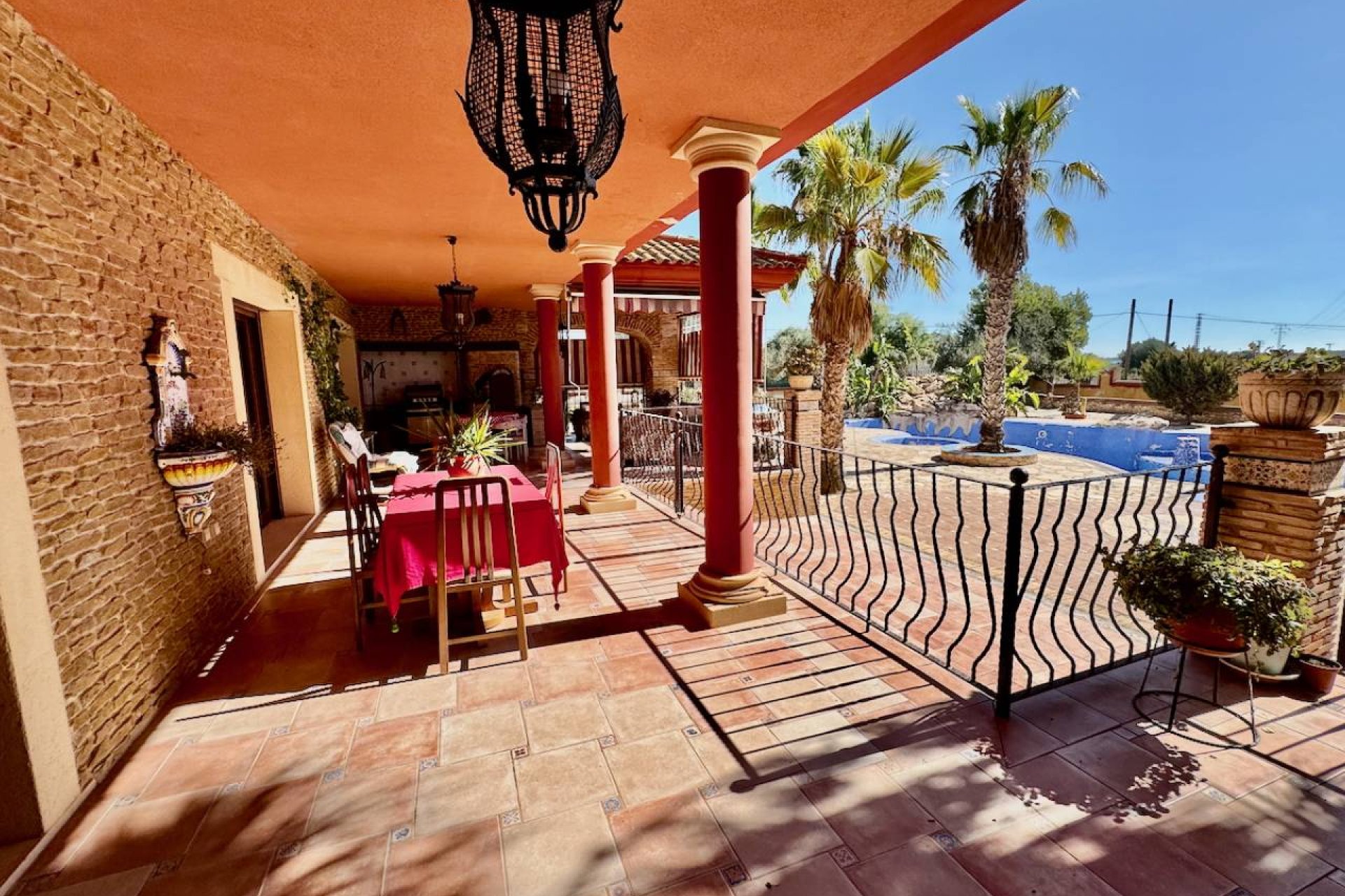 Finca exclusiva de 4 dormitorios, piscina privada y amplio jardín en Los Montesinos