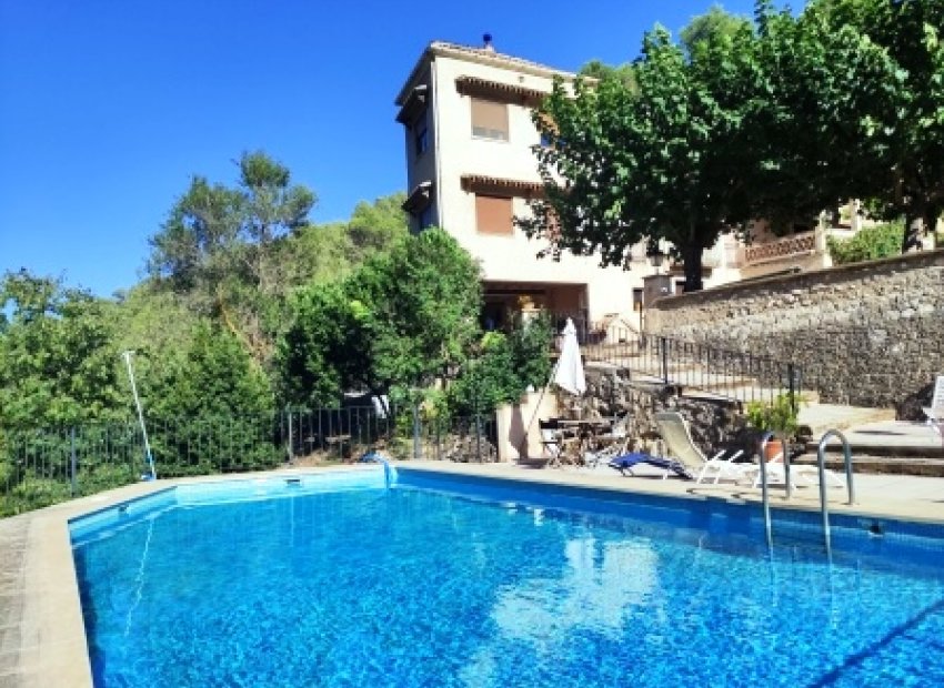 Finca exclusiva del siglo XIX en Alcoy con 10 dormitorios y piscina privada