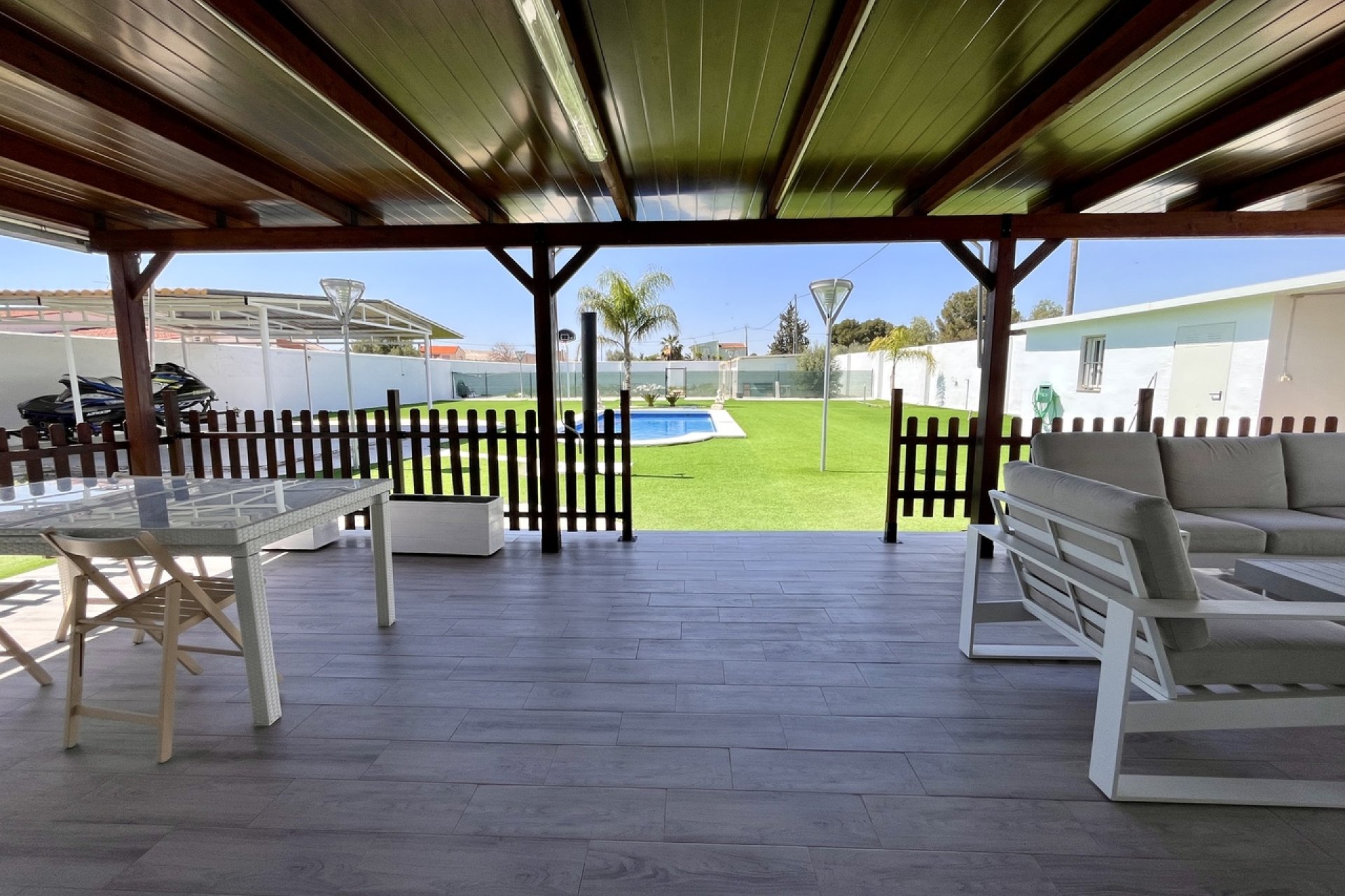 Finca moderna y lujosa con piscina, 3 dormitorios y vistas a la montaña cerca de Alcantarilla