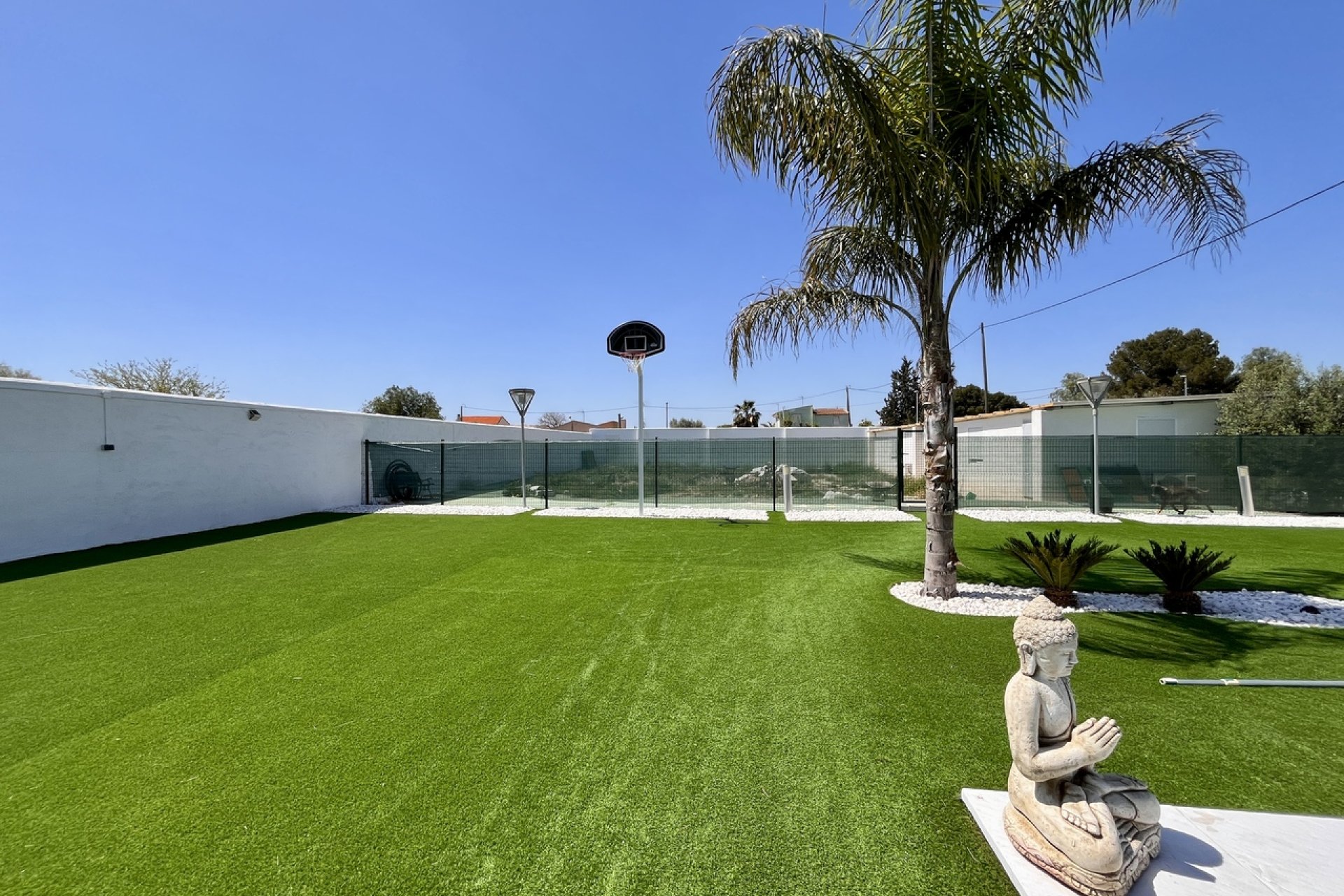 Finca moderna y lujosa con piscina, 3 dormitorios y vistas a la montaña cerca de Alcantarilla