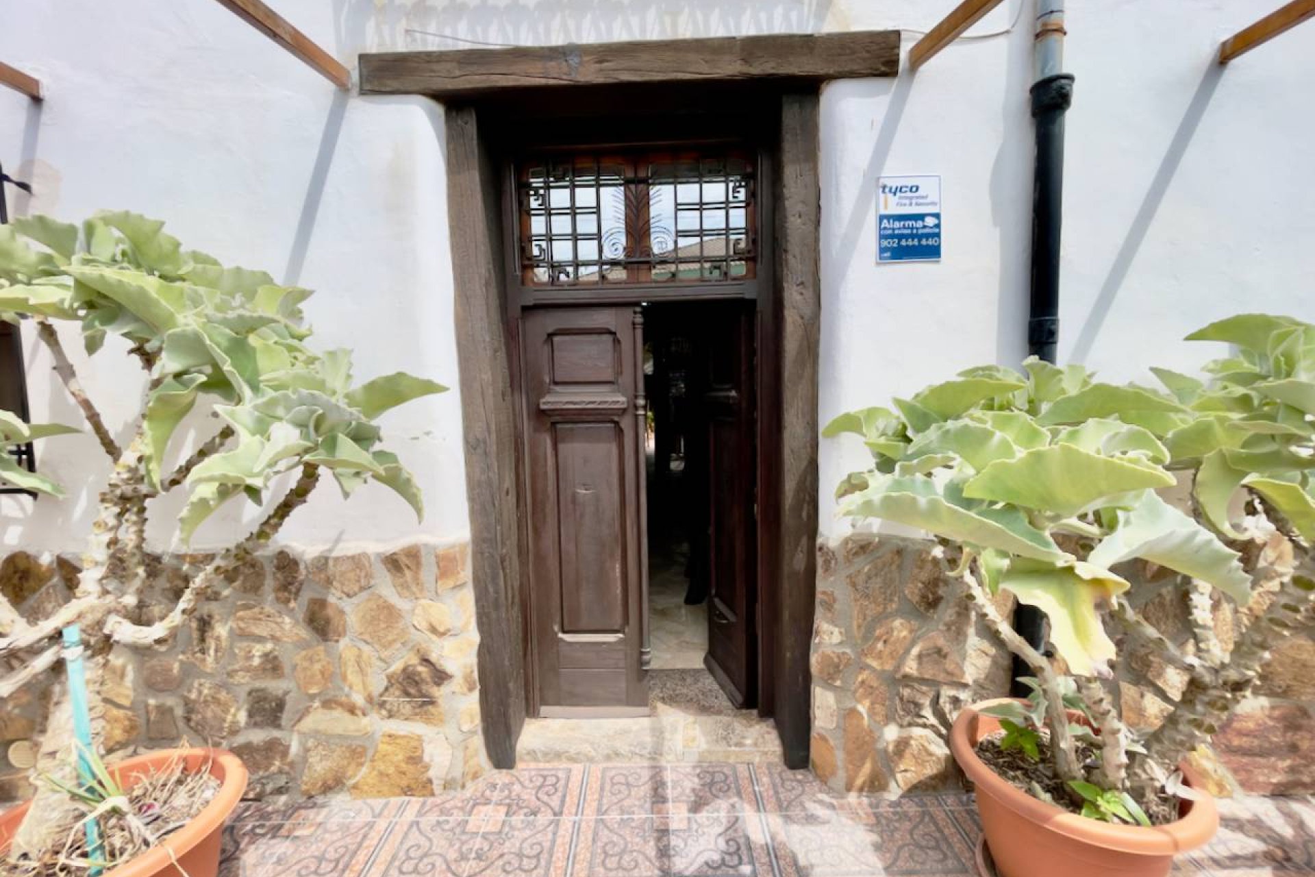 Finca única en venta en Orihuela con 8 dormitorios, piscina privada y amplia parcela