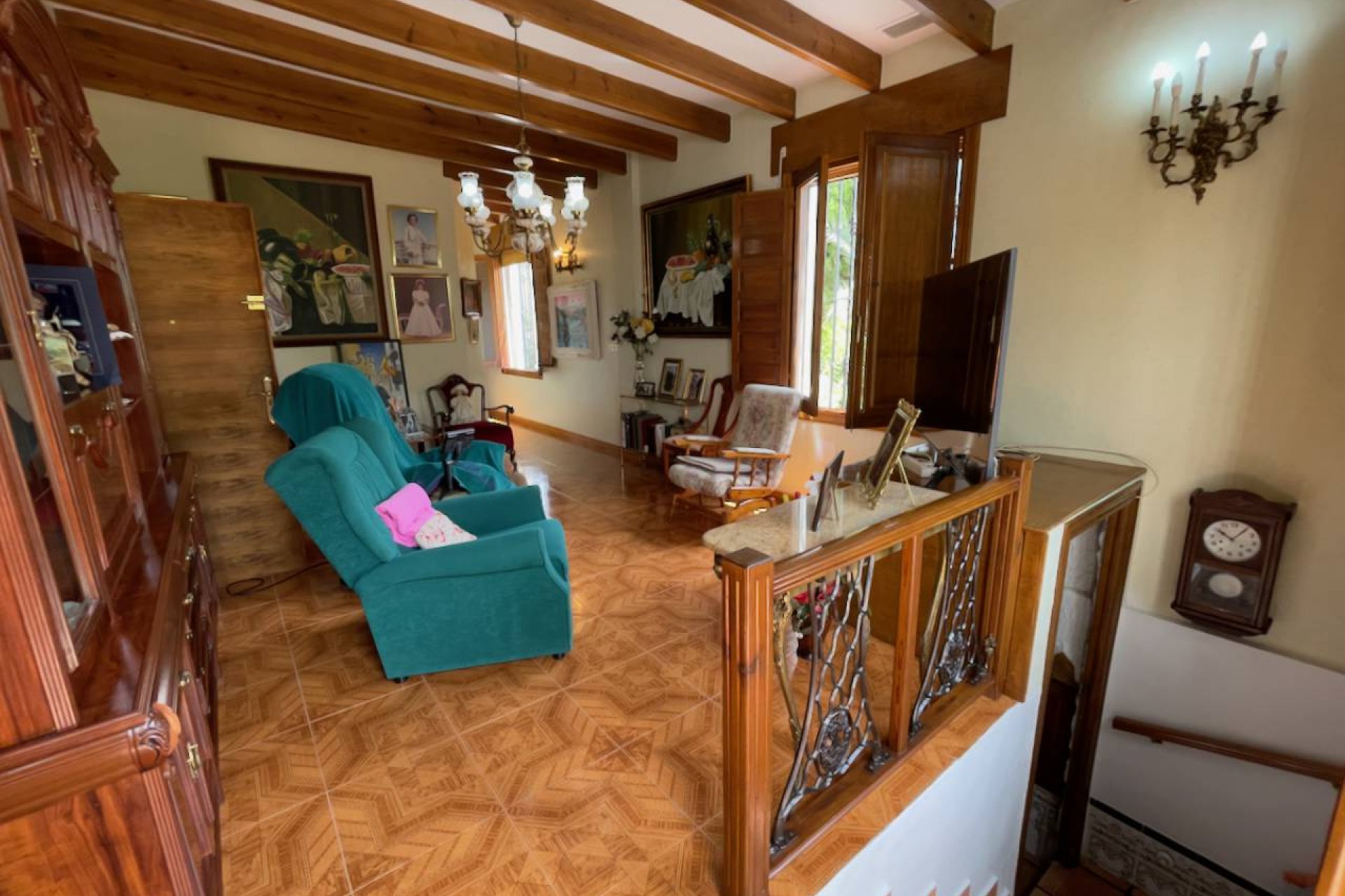 Finca única en venta en Orihuela con 8 dormitorios, piscina privada y amplia parcela