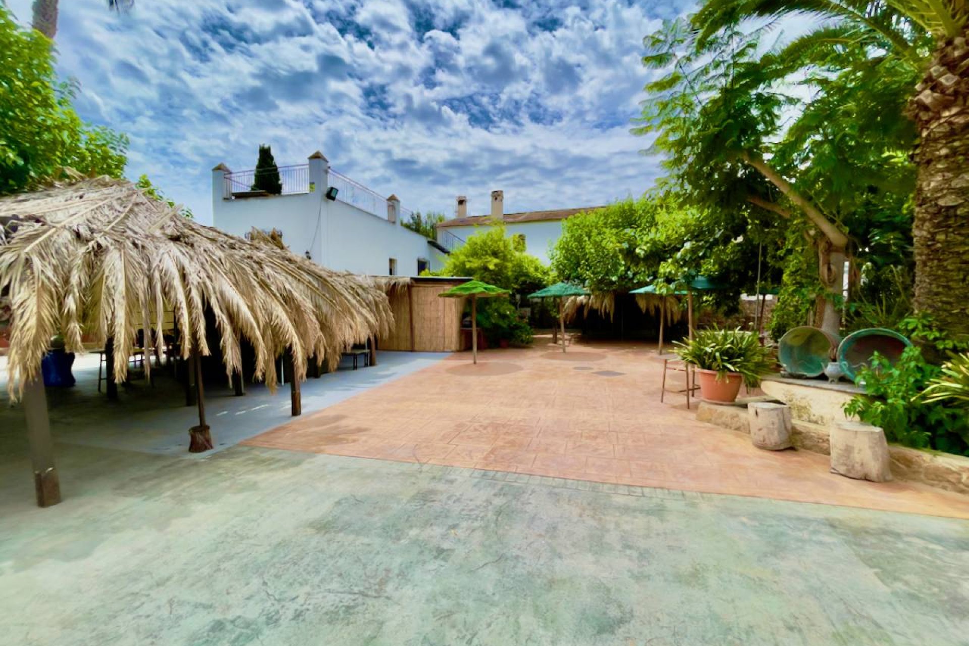Finca única en venta en Orihuela con 8 dormitorios, piscina privada y amplia parcela