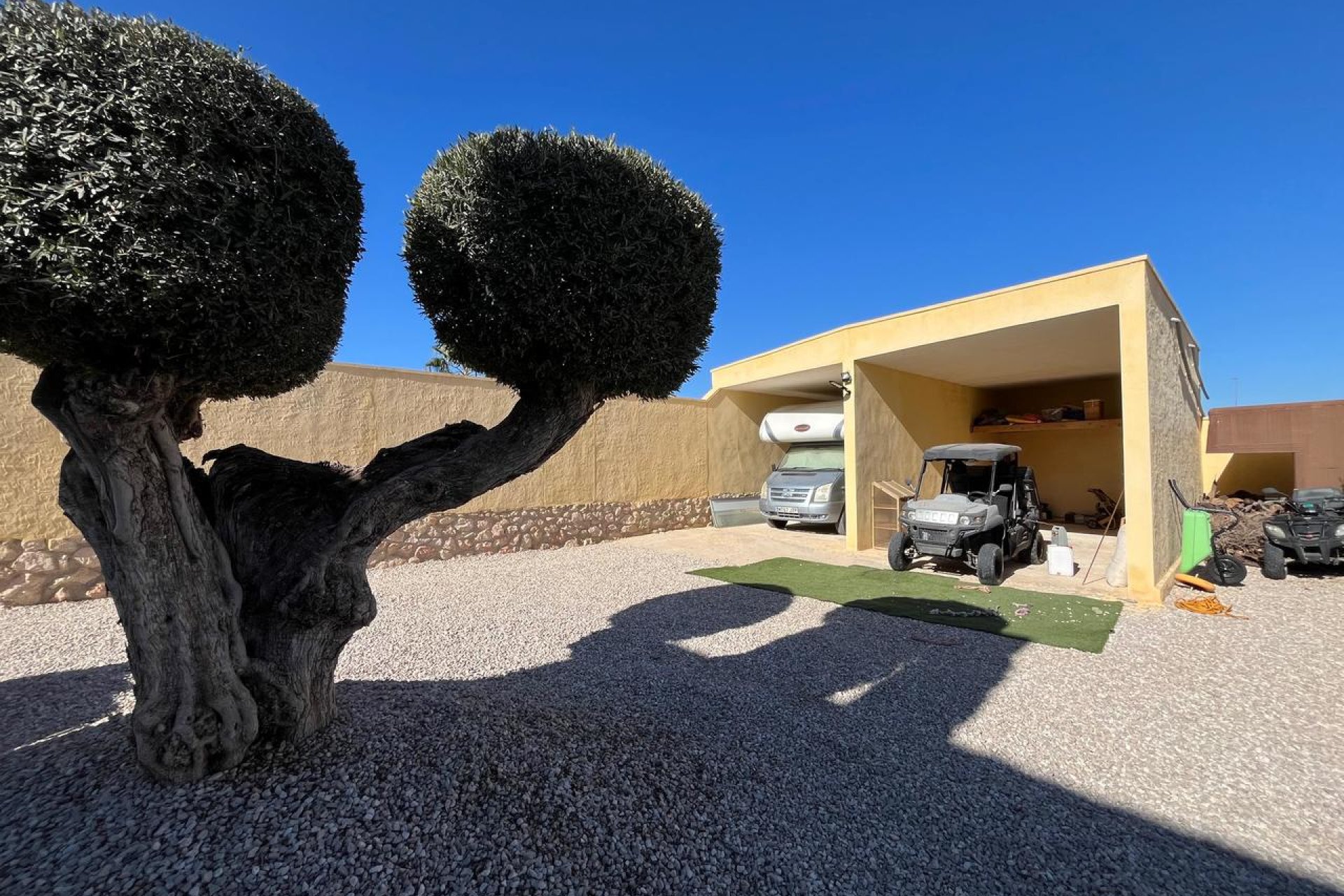 Finca with a private pool, hot tub, and mountain views near Fortuna, Murcia