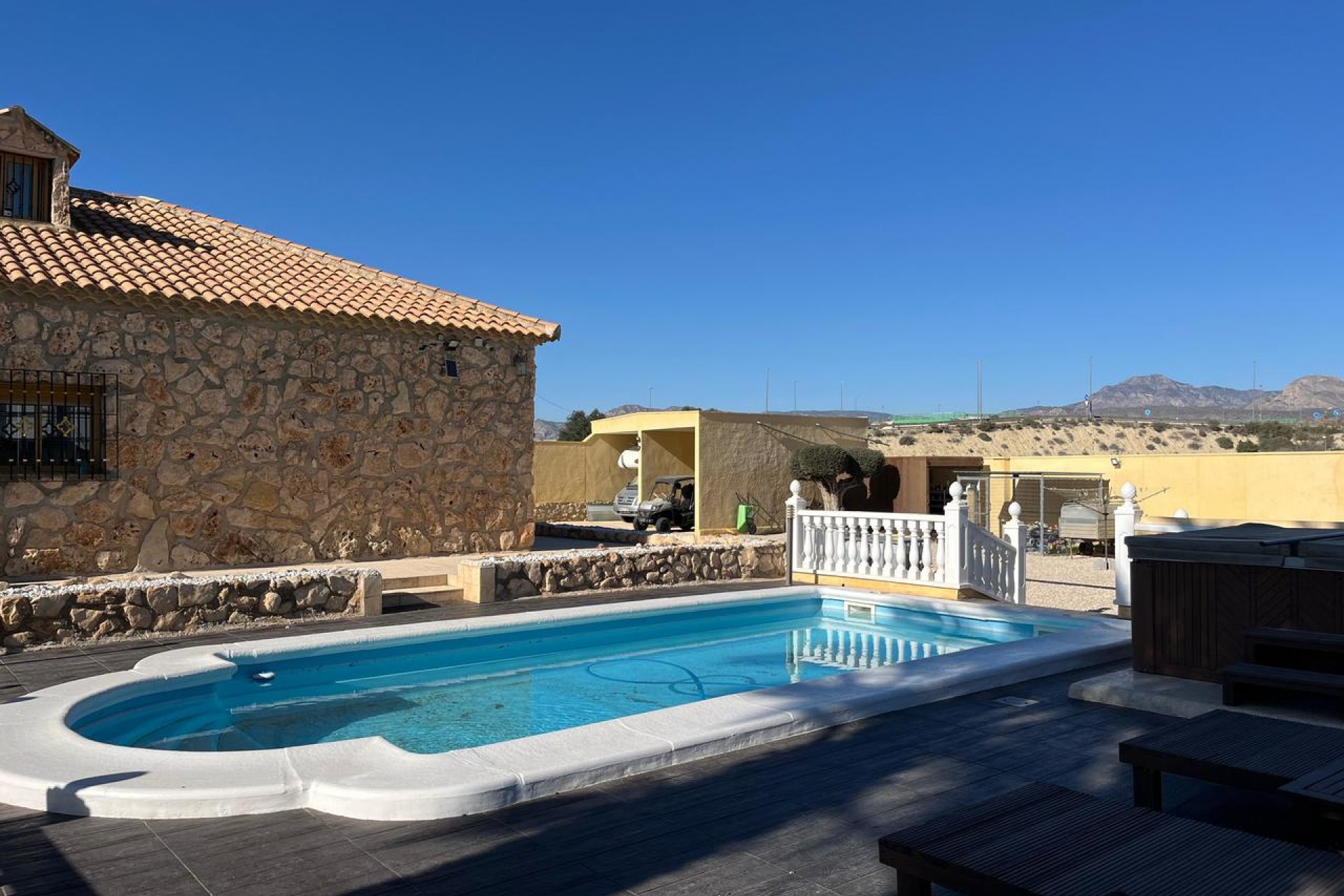 Finca with a private pool, hot tub, and mountain views near Fortuna, Murcia
