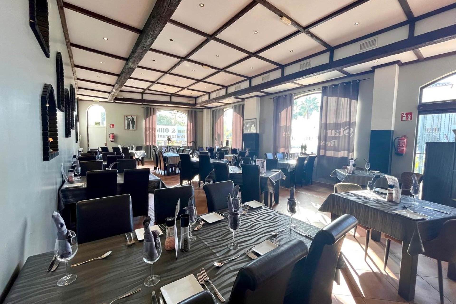 For Sale: Successful restaurant in El Raso, Guardamar – 320 m², fully furnished