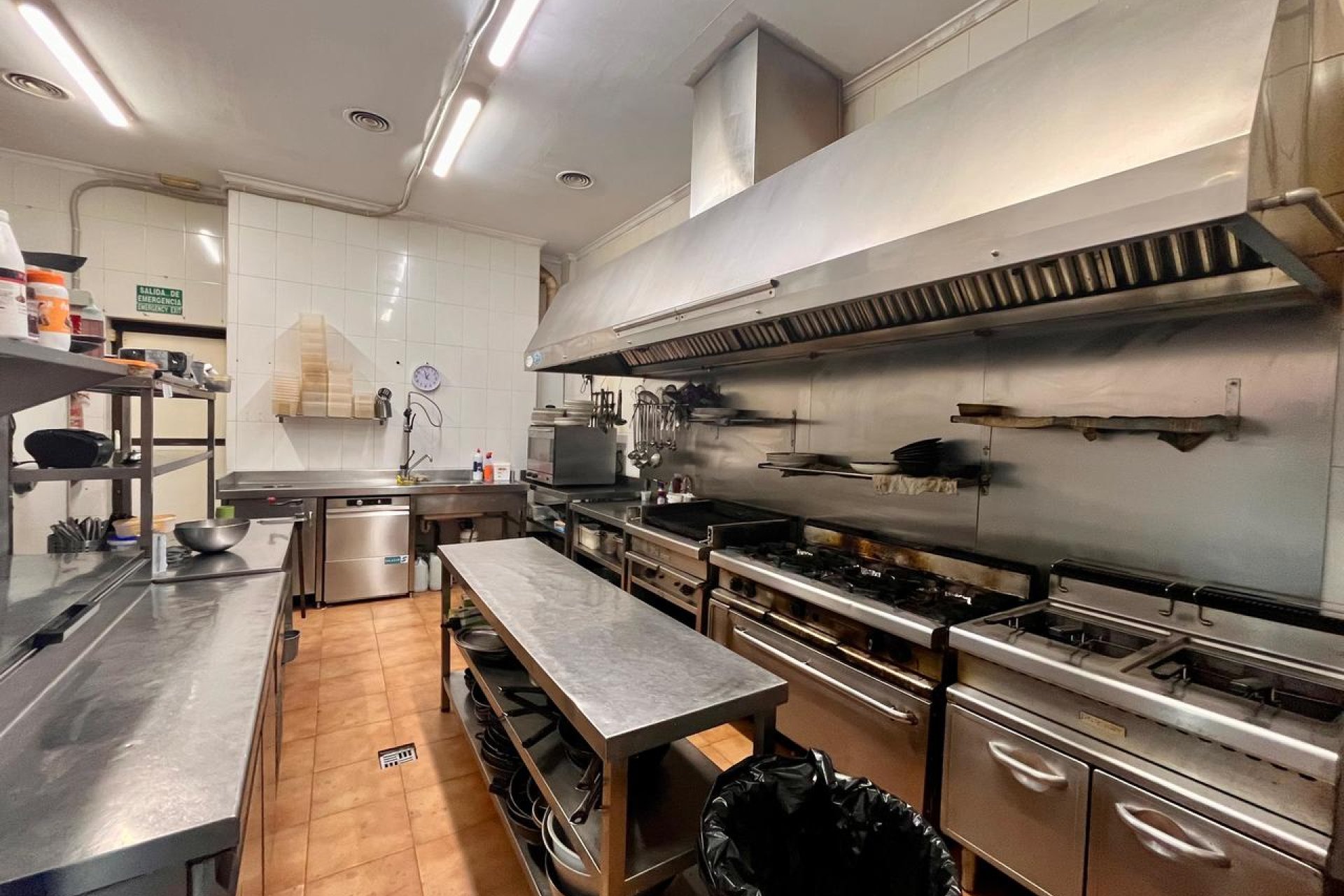 For Sale: Successful restaurant in El Raso, Guardamar – 320 m², fully furnished