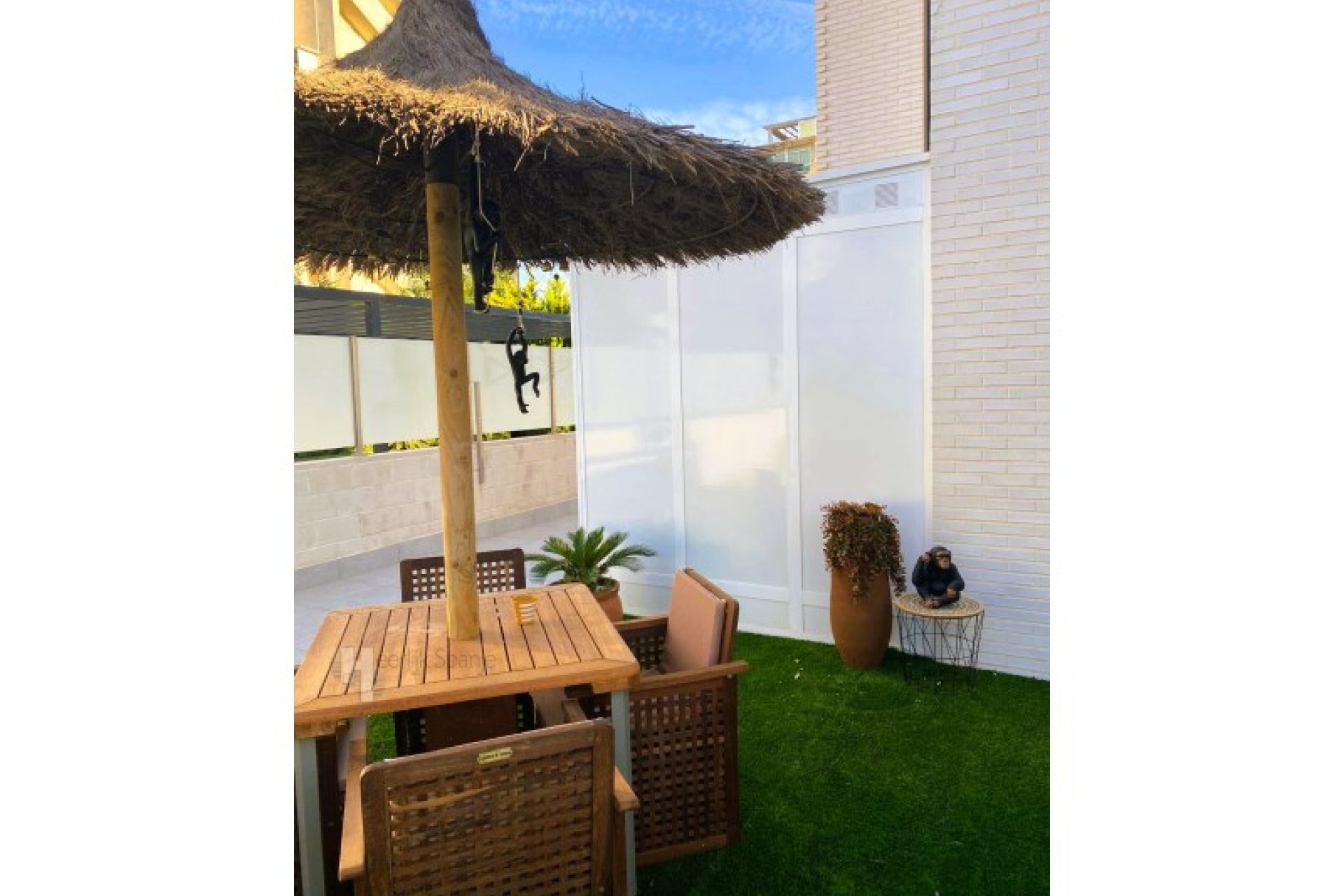 Gelijkvloers appartement met 290m² terras nabij strand in Guardamar del Segura