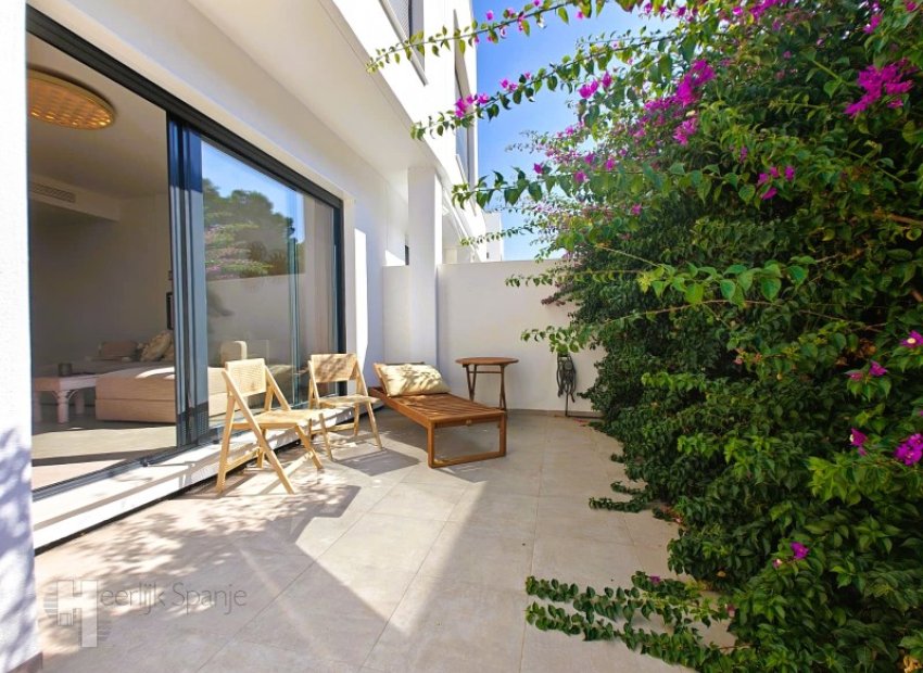 Gelijkvloers appartement nabij strand in Santiago de la Ribera, volledig gemeubileerd