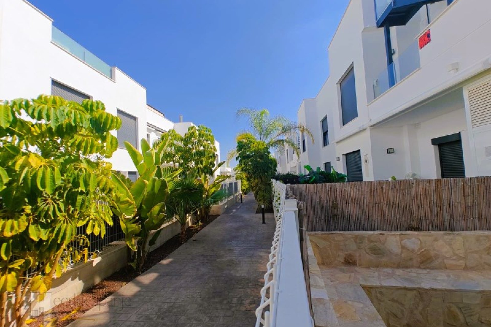 Gelijkvloers appartement nabij strand in Santiago de la Ribera, volledig gemeubileerd