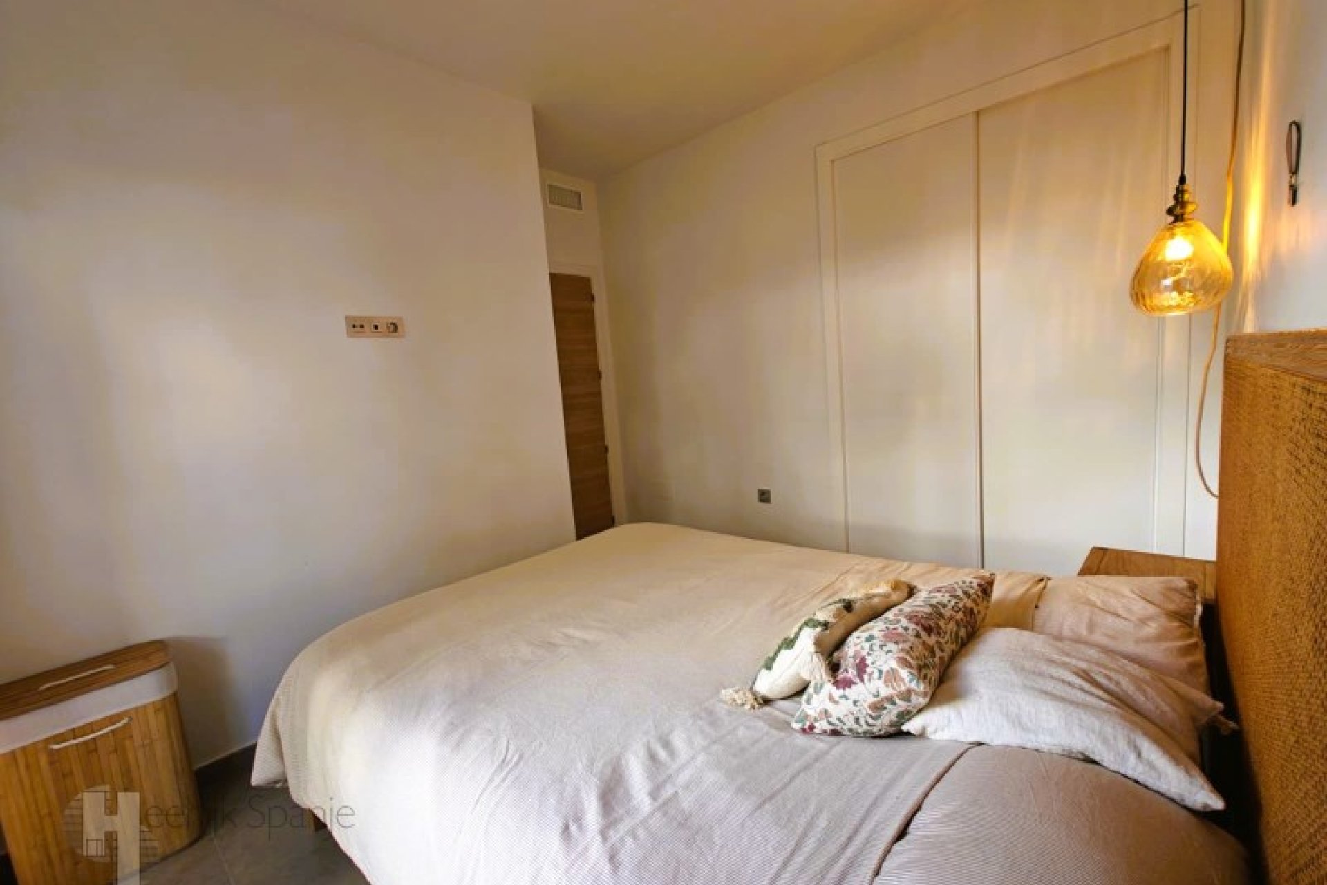 Gelijkvloers appartement nabij strand in Santiago de la Ribera, volledig gemeubileerd