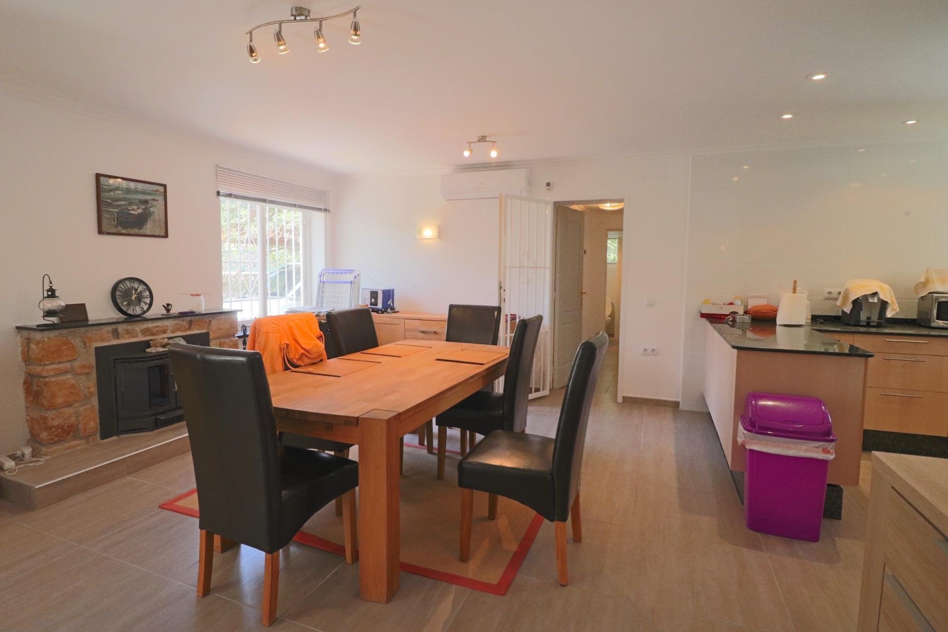 Gelijkvloerse villa met privézwembad en dubbele garage in La Nucía, nabij Benidorm