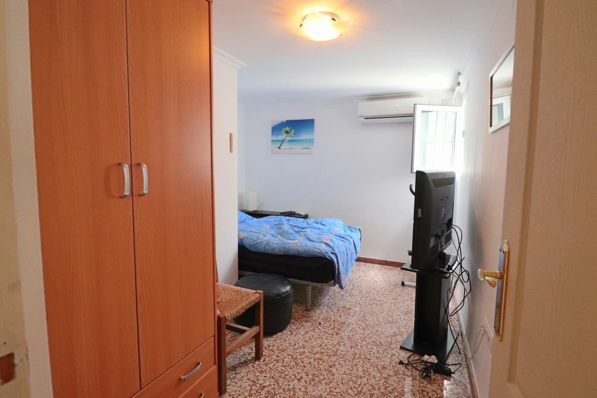 Gelijkvloerse villa met privézwembad en dubbele garage in La Nucía, nabij Benidorm