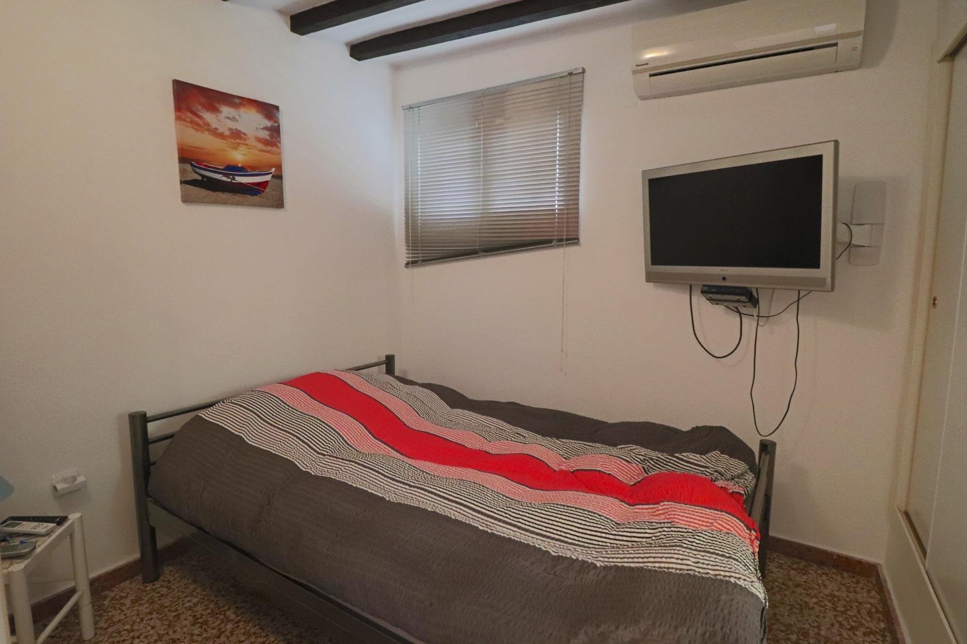 Gelijkvloerse villa met privézwembad en dubbele garage in La Nucía, nabij Benidorm