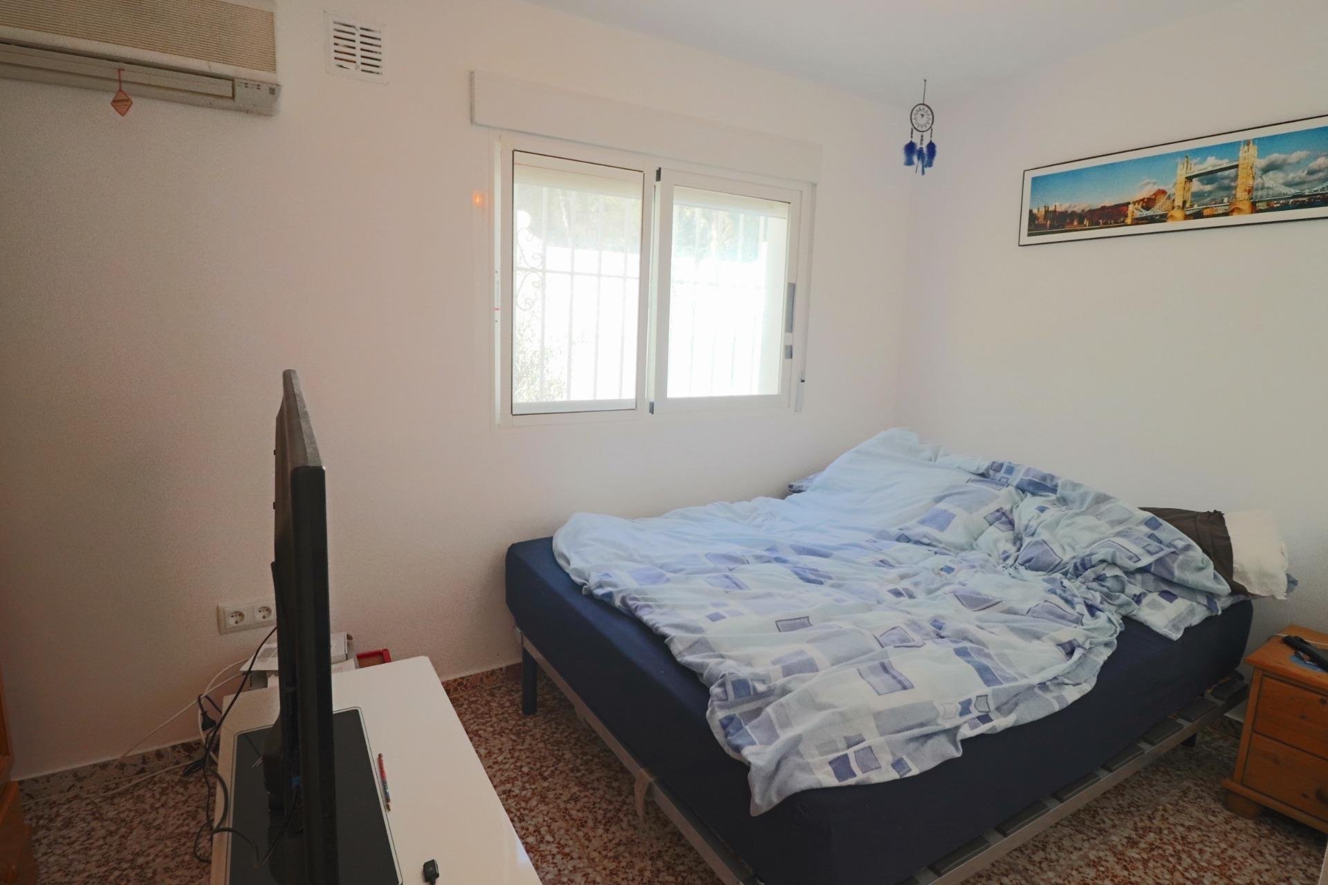 Gelijkvloerse villa met privézwembad en dubbele garage in La Nucía, nabij Benidorm