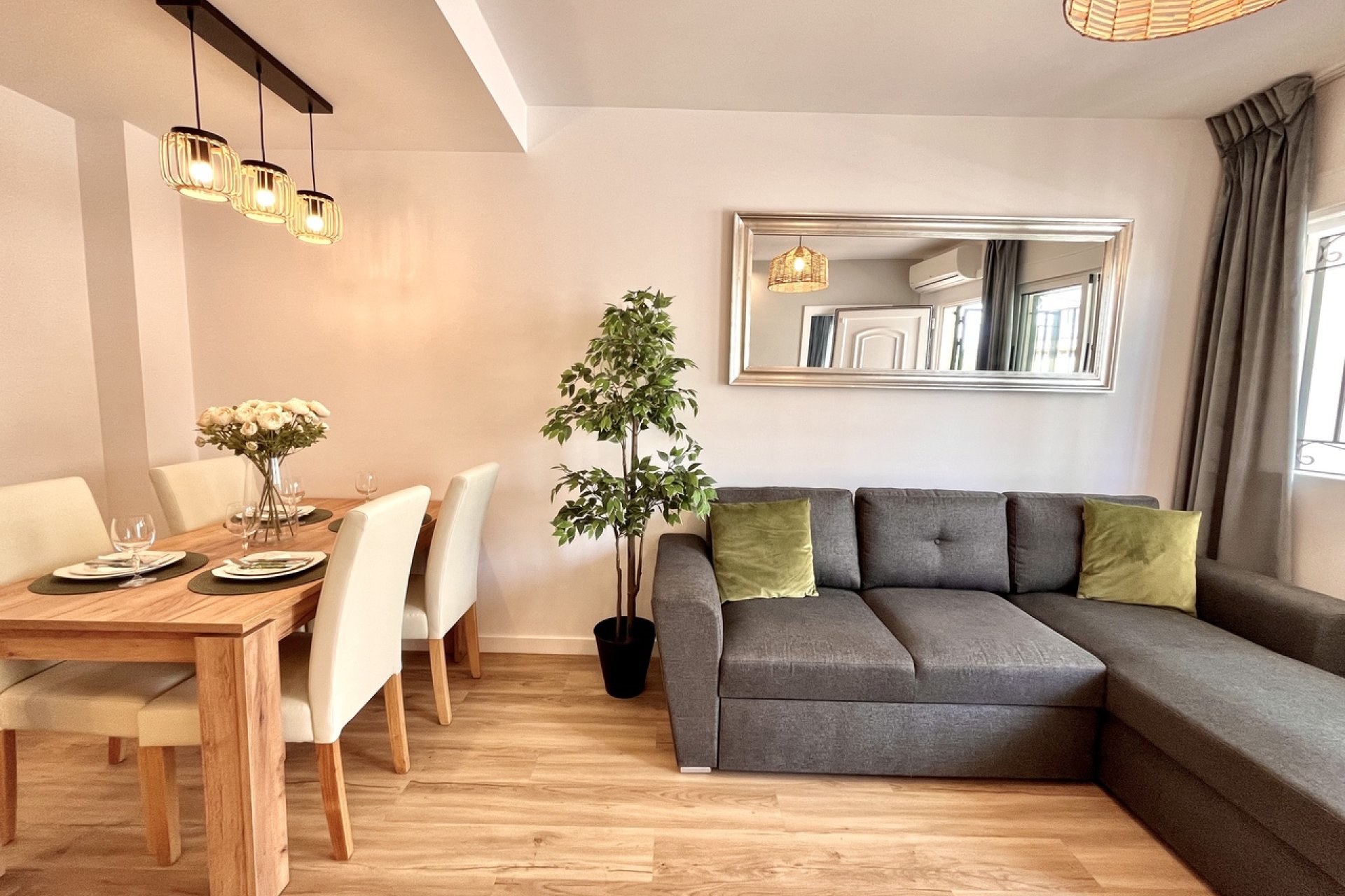 Gerenoveerde 3-slaapkamer townhouse Playa Flamenca met zwembad