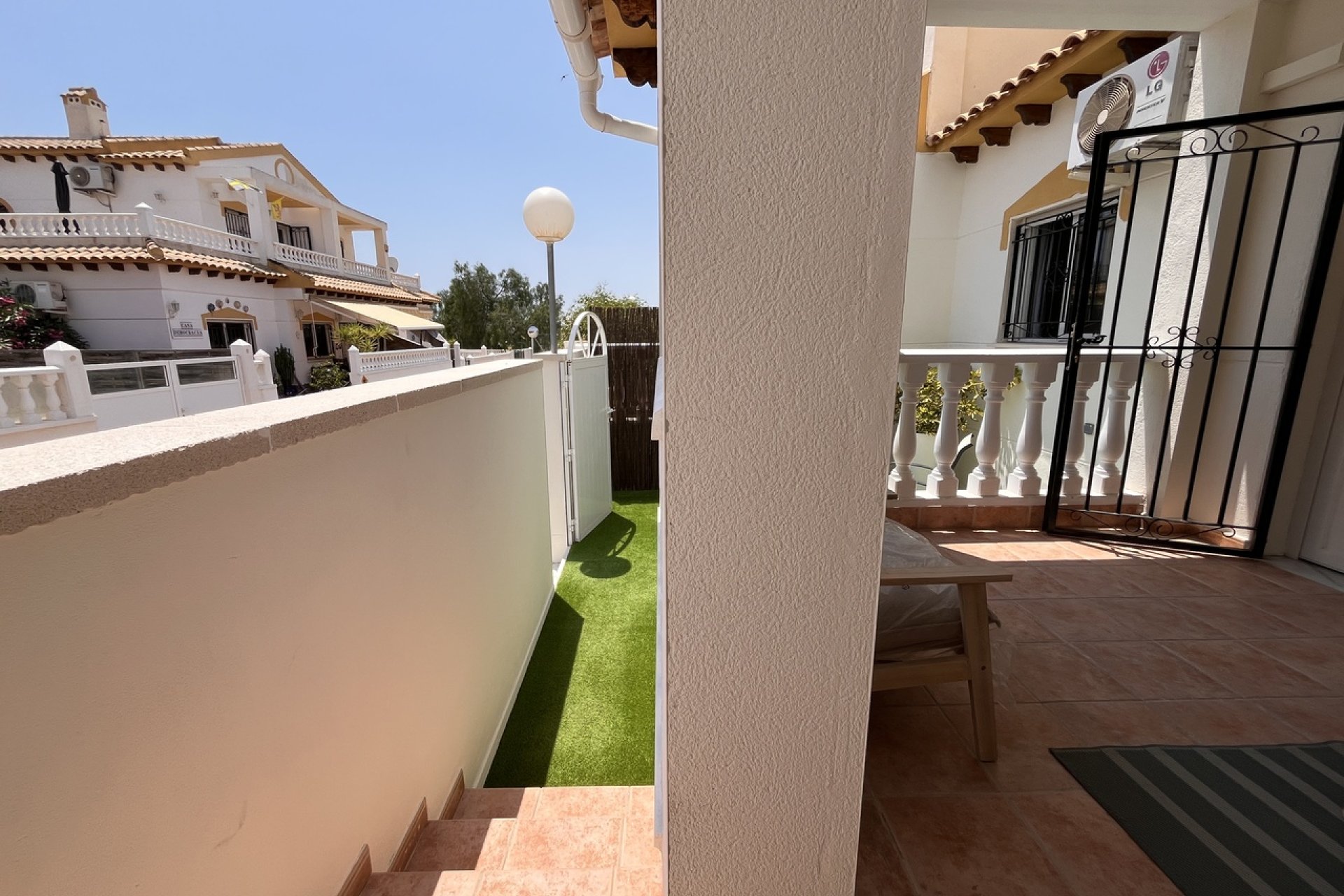 Gerenoveerde 3-slaapkamer townhouse Playa Flamenca met zwembad