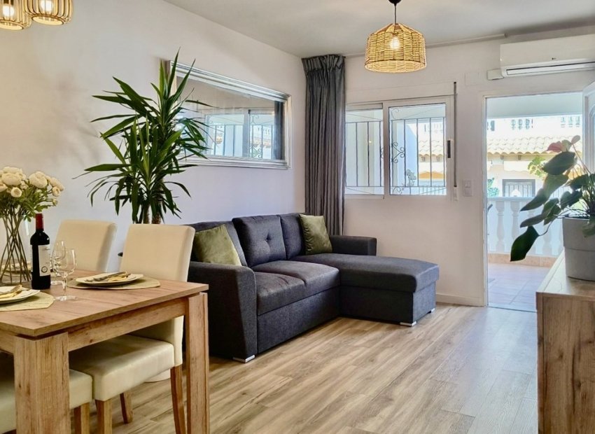 Gerenoveerde 3-slaapkamer townhouse Playa Flamenca met zwembad
