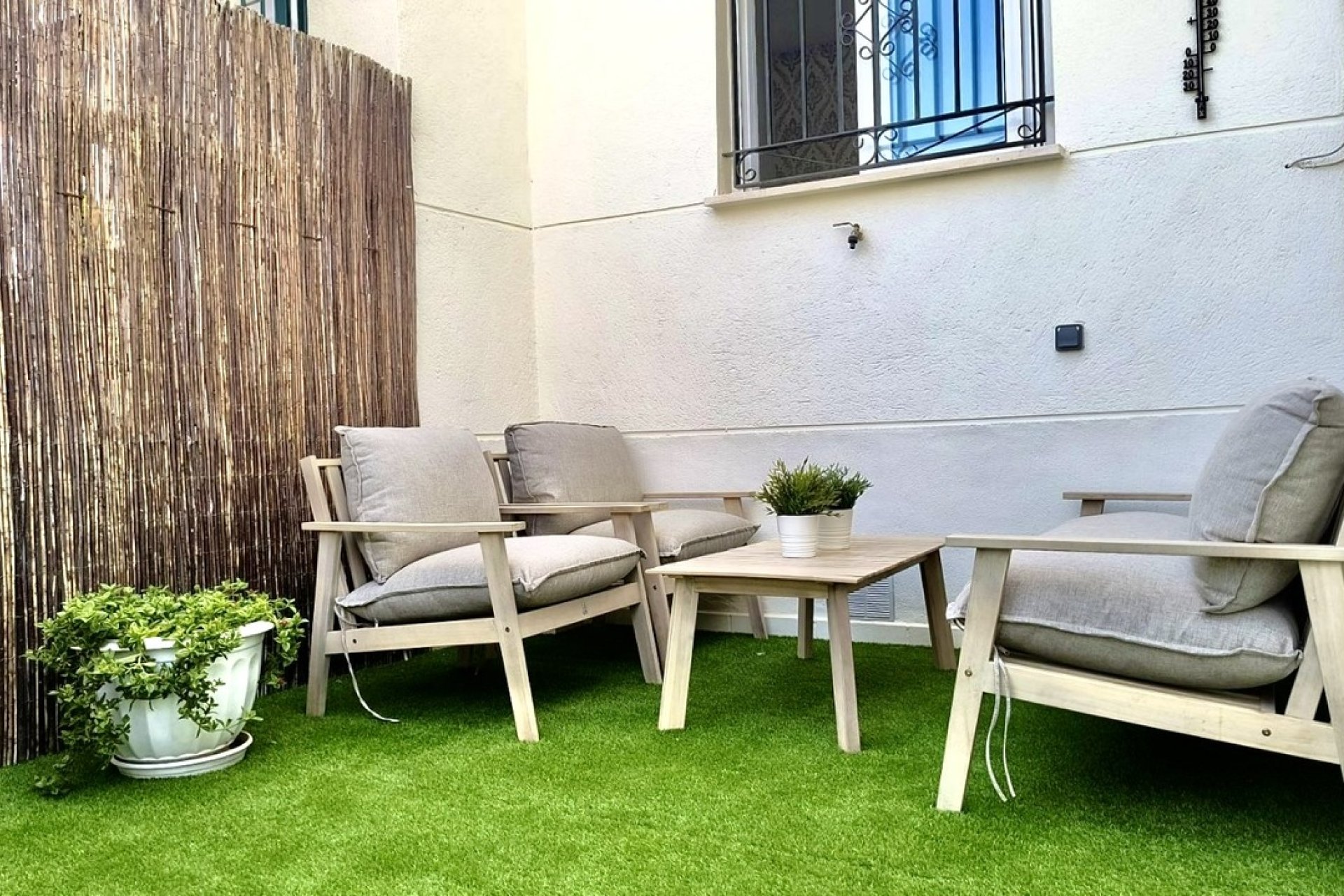 Gerenoveerde 3-slaapkamer townhouse Playa Flamenca met zwembad