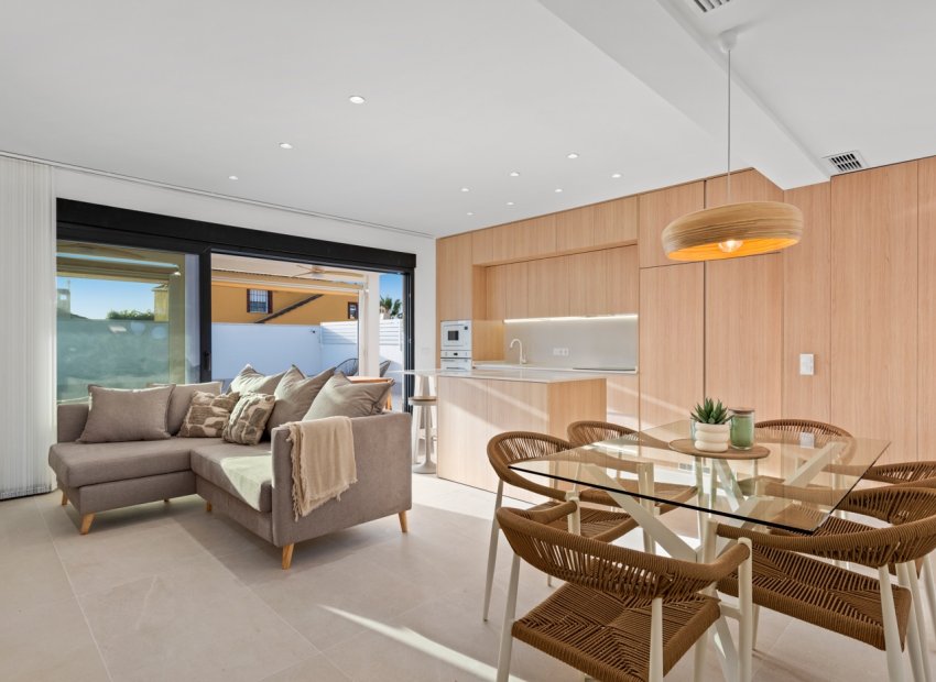 Gerenoveerde villa met privézwembad en tuin in Torrevieja, Costa Blanca