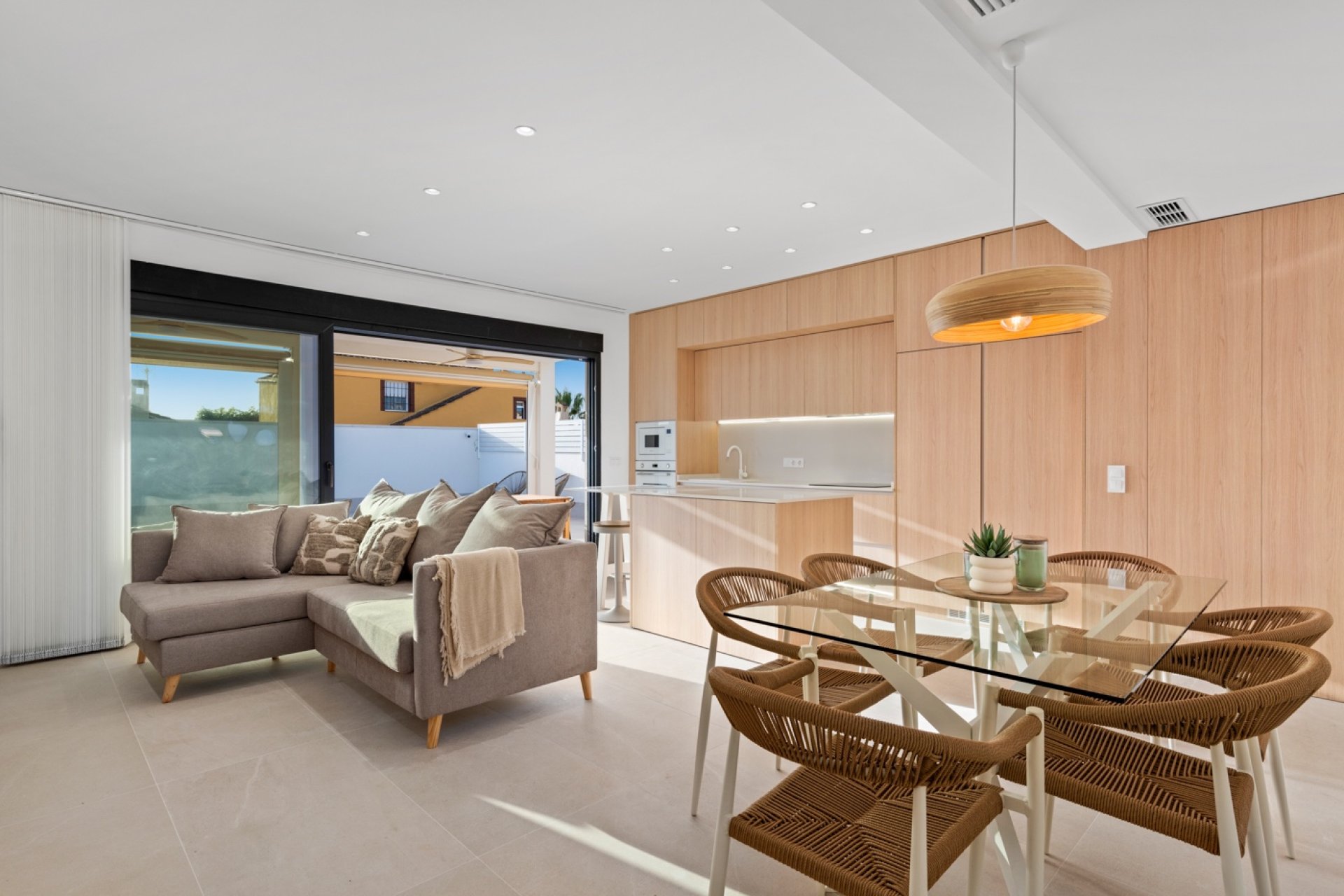 Gerenoveerde villa met privézwembad en tuin in Torrevieja, Costa Blanca