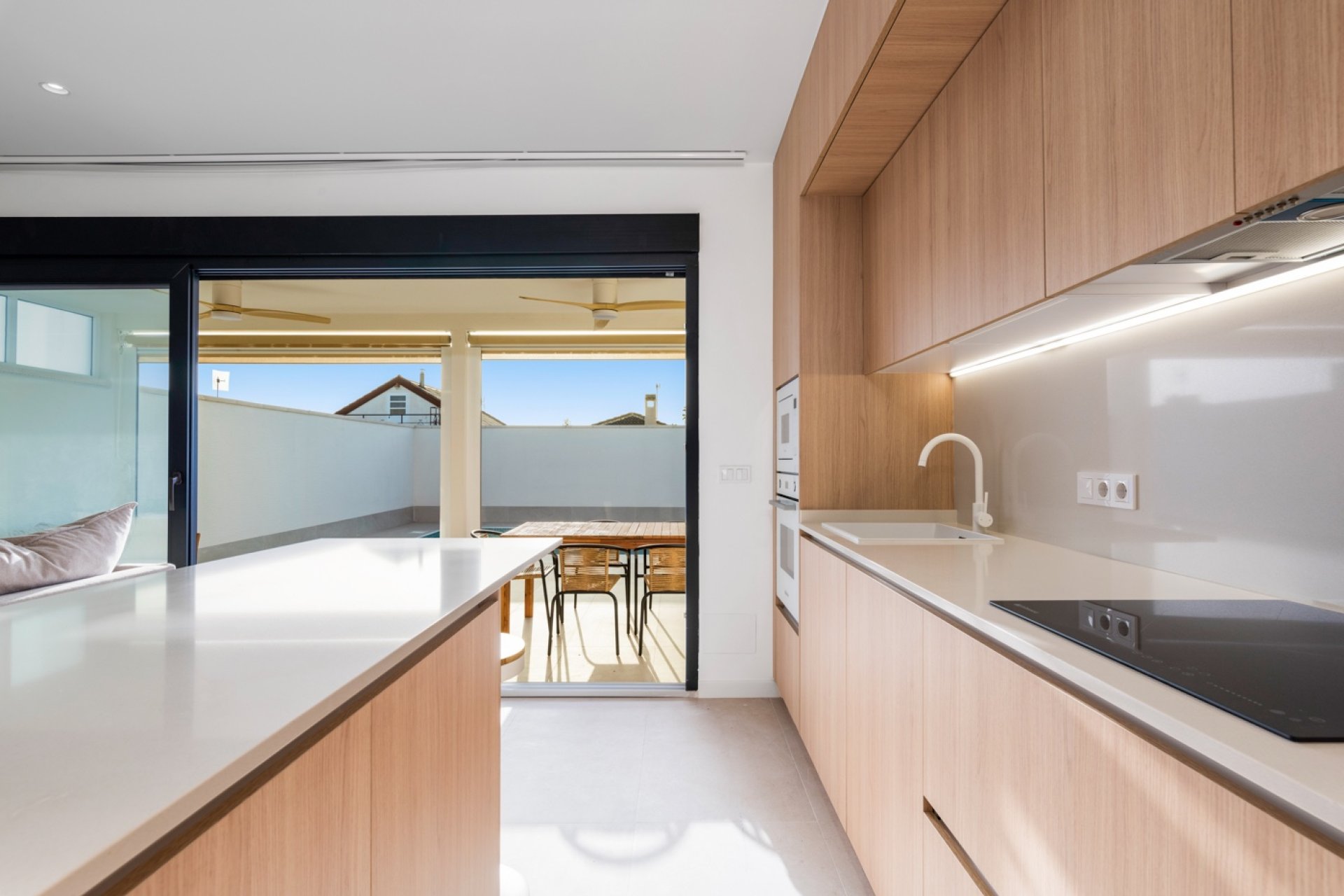 Gerenoveerde villa met privézwembad en tuin in Torrevieja, Costa Blanca