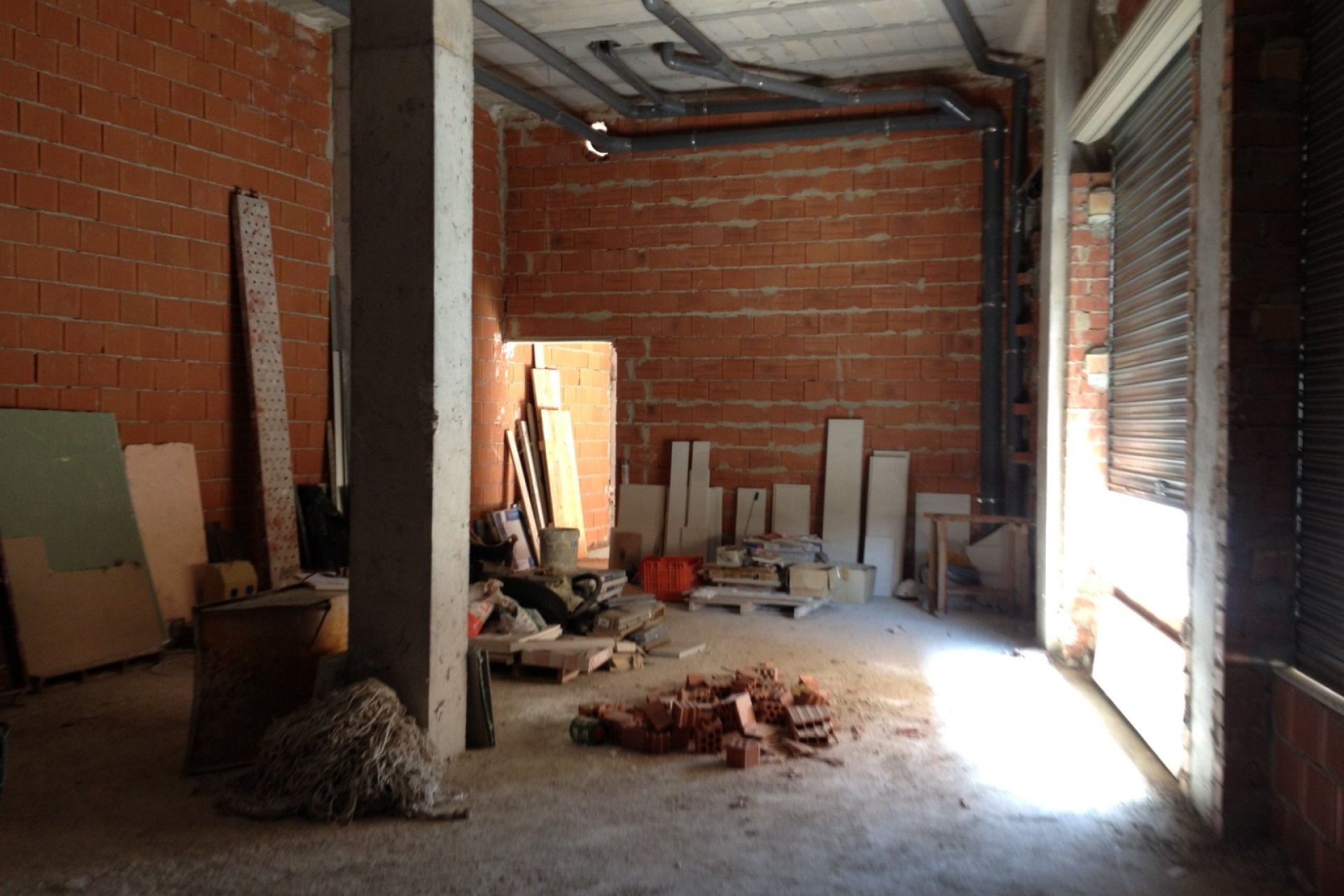 Gloednieuwe commerciële ruimte of woning te koop in Los Montesinos, 182m²