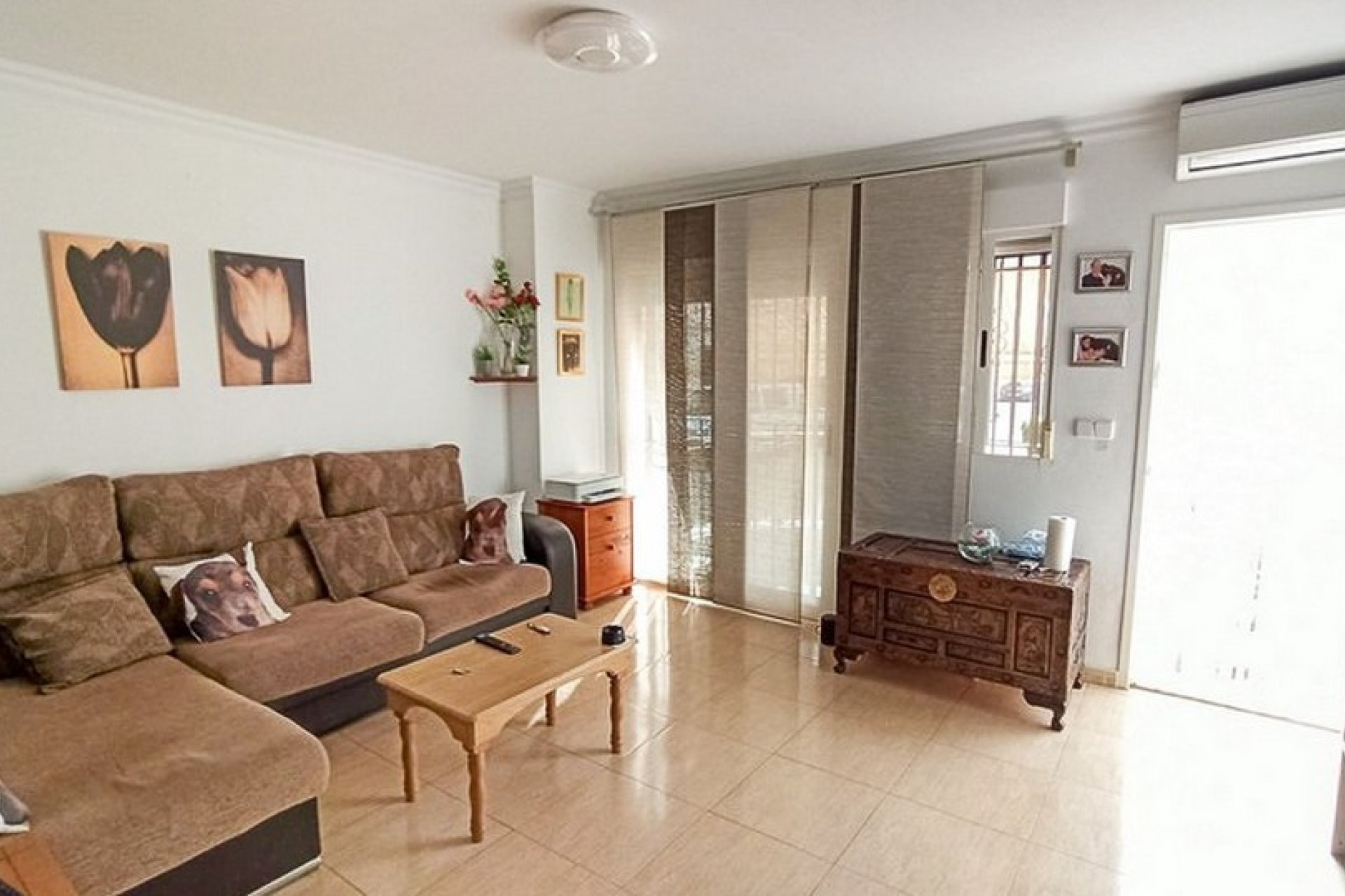 Ground-floor 2-bedroom apartment with a pool and parking garage in Formentera del Segura