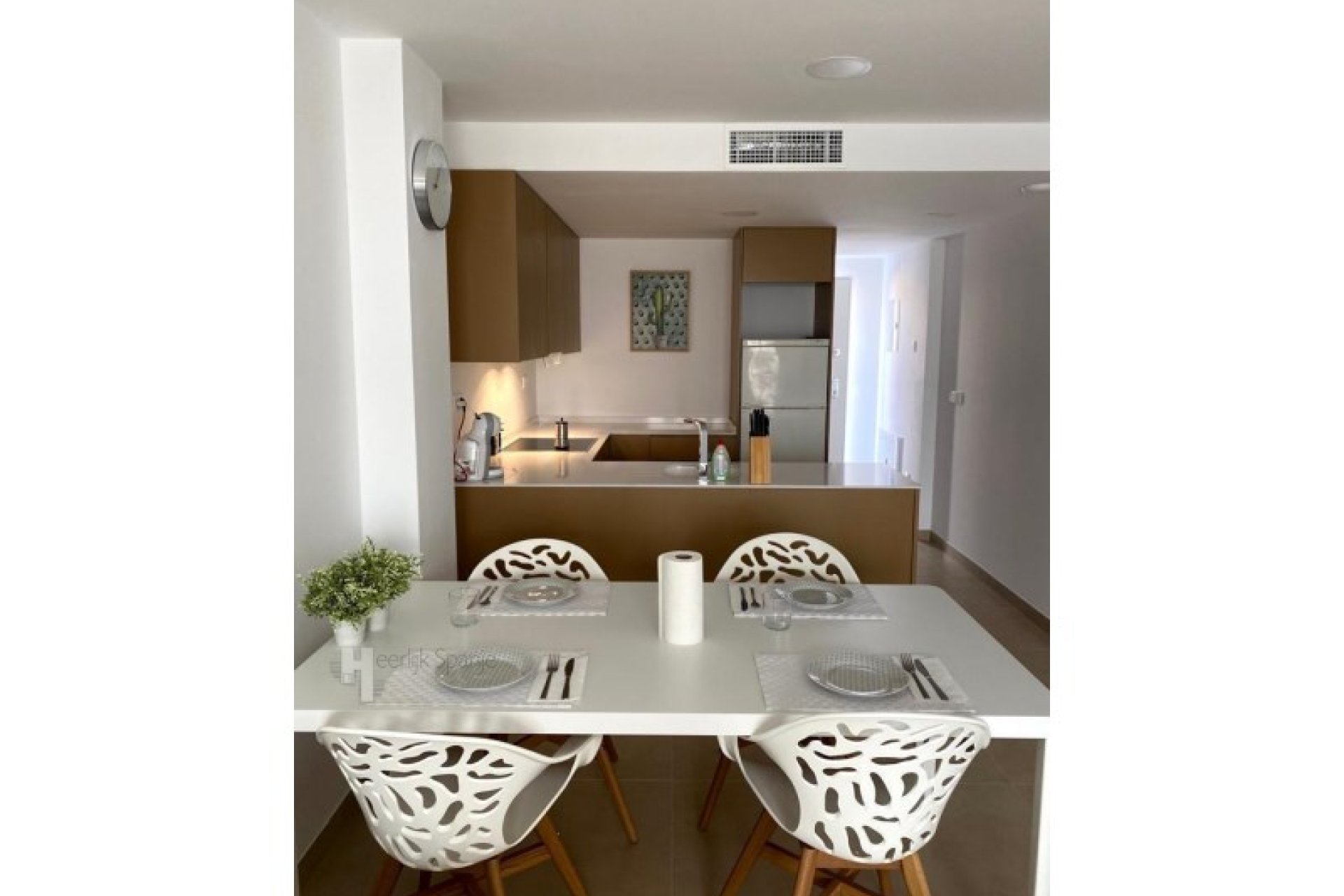 Ground-floor 2-bedroom apartment with a terrace and a pool in Pilar de la Horadada