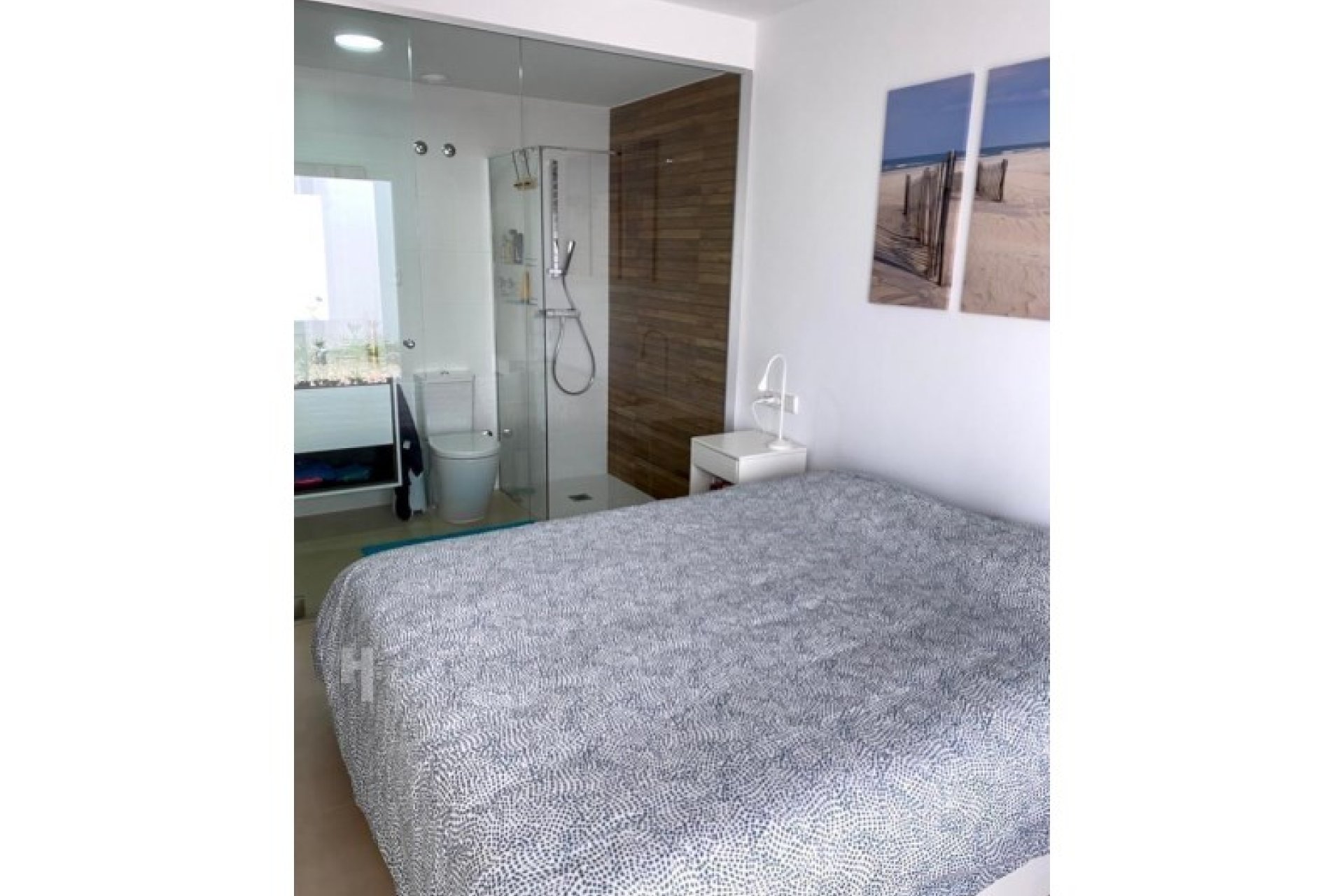 Ground-floor 2-bedroom apartment with a terrace and a pool in Pilar de la Horadada