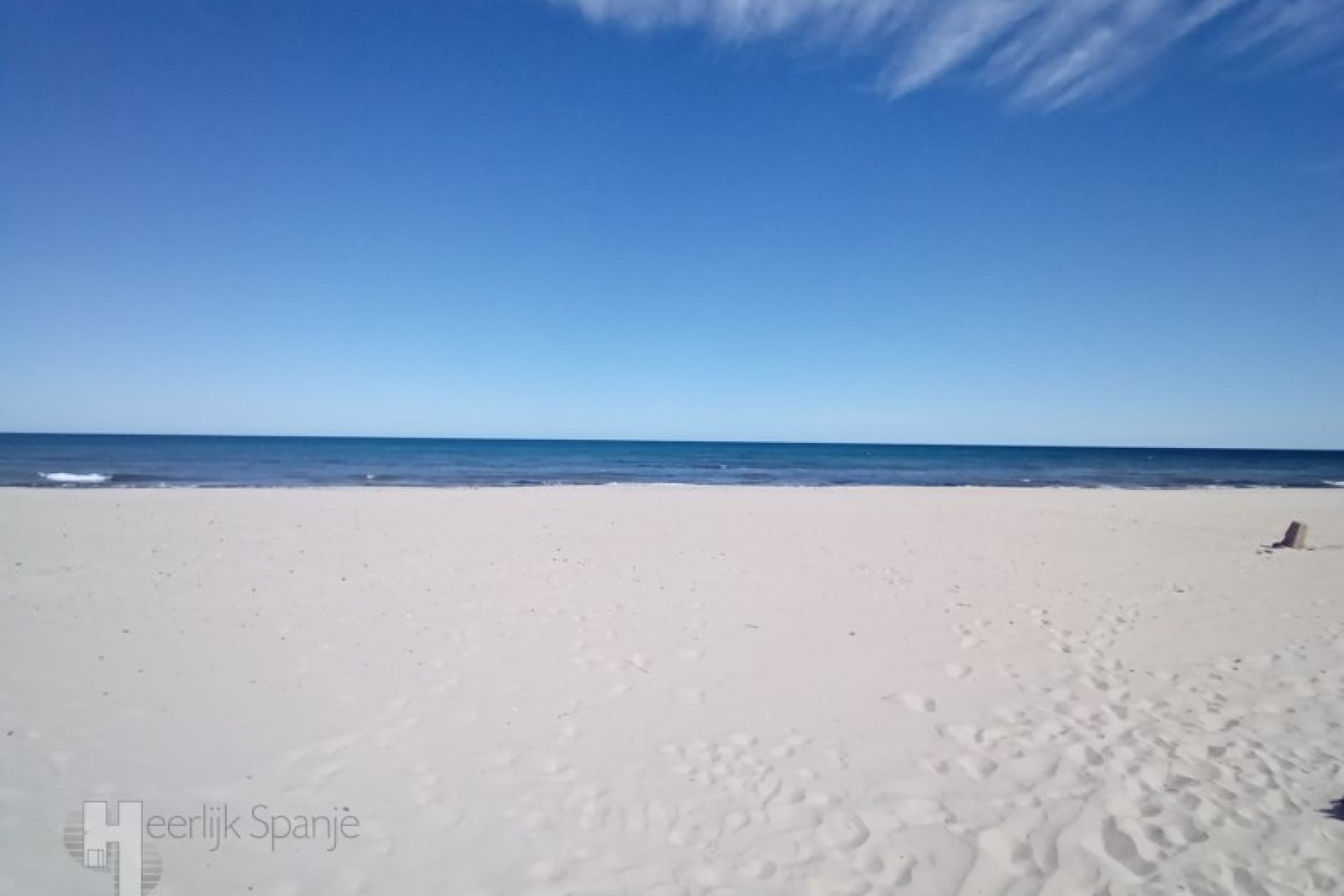 Ground-floor 2-bedroom apartment with a terrace and a pool in Pilar de la Horadada