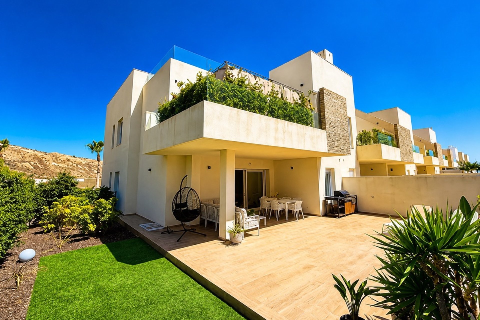 Ground-floor apartment at La Finca Golf with private garden