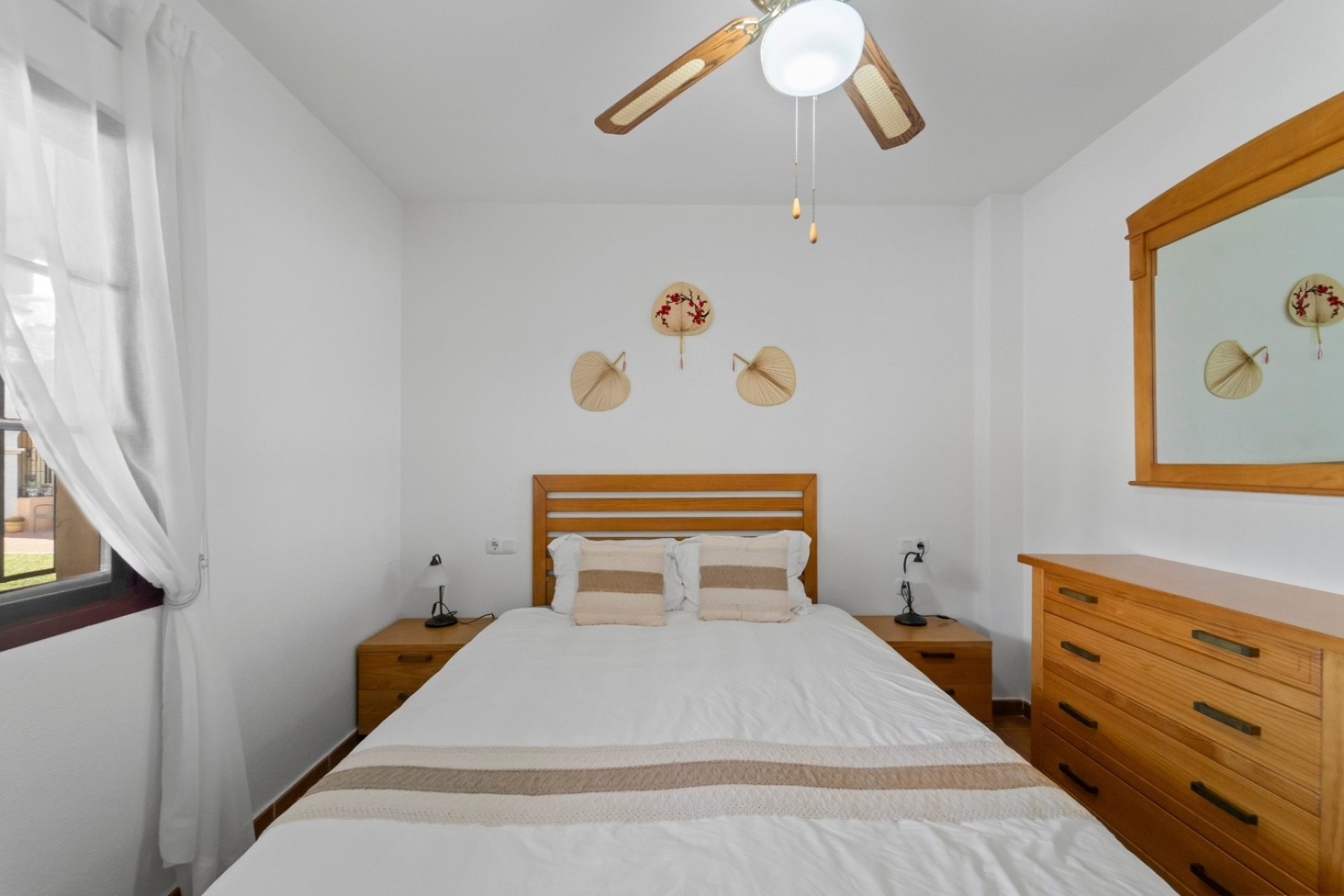 Ground-floor apartment in Torrevieja with pool and parking