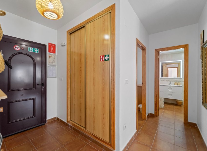 Ground-floor apartment in Torrevieja with pool and parking