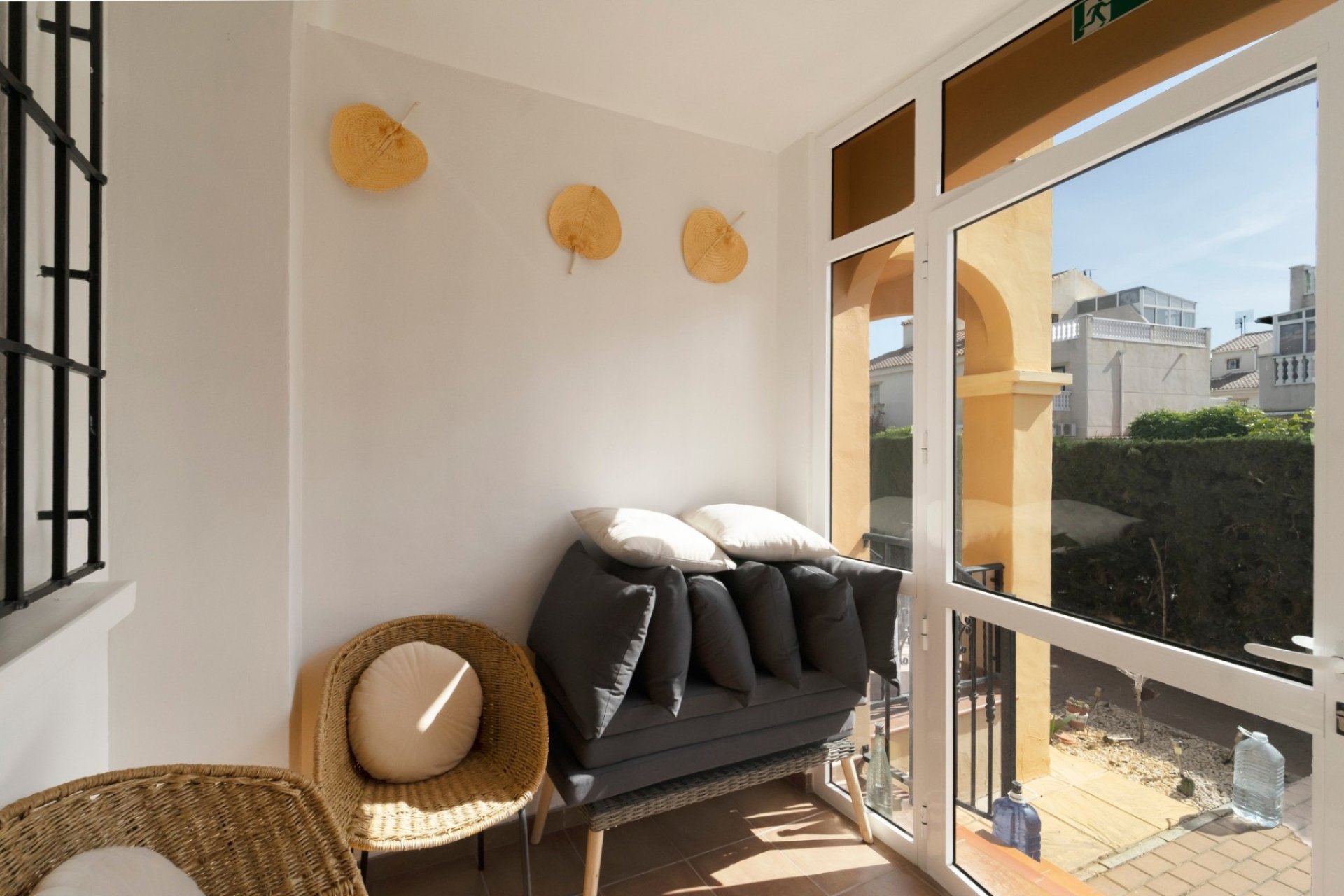 Ground-floor apartment in Torrevieja with pool and parking