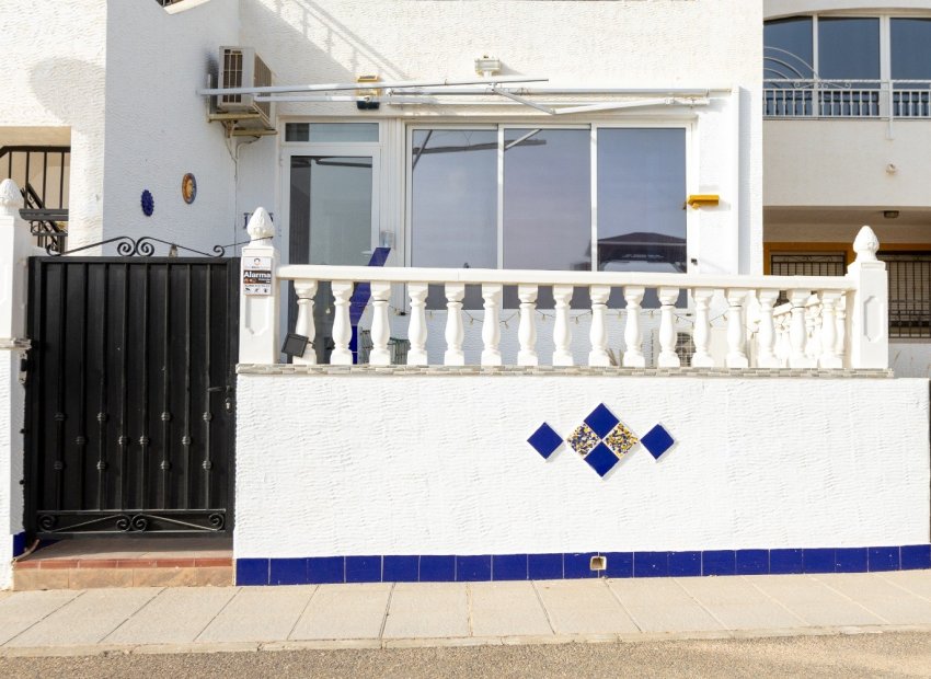 Ground floor apartment with 2 bedrooms and swimming pool near Vistabella Golf