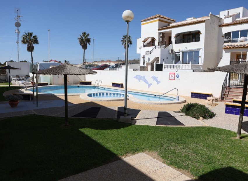 Ground floor apartment with 2 bedrooms and swimming pool near Vistabella Golf