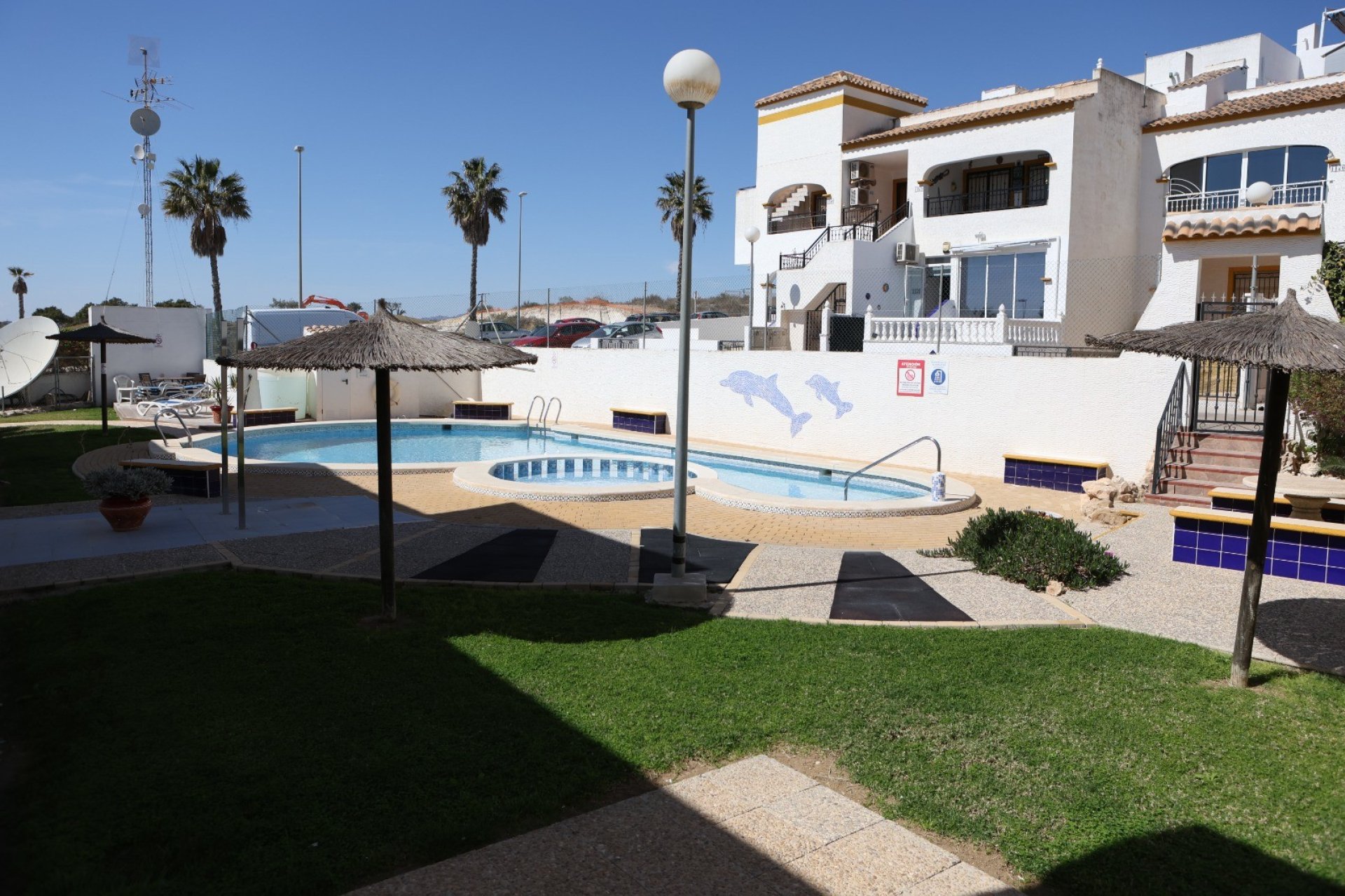 Ground floor apartment with 2 bedrooms and swimming pool near Vistabella Golf